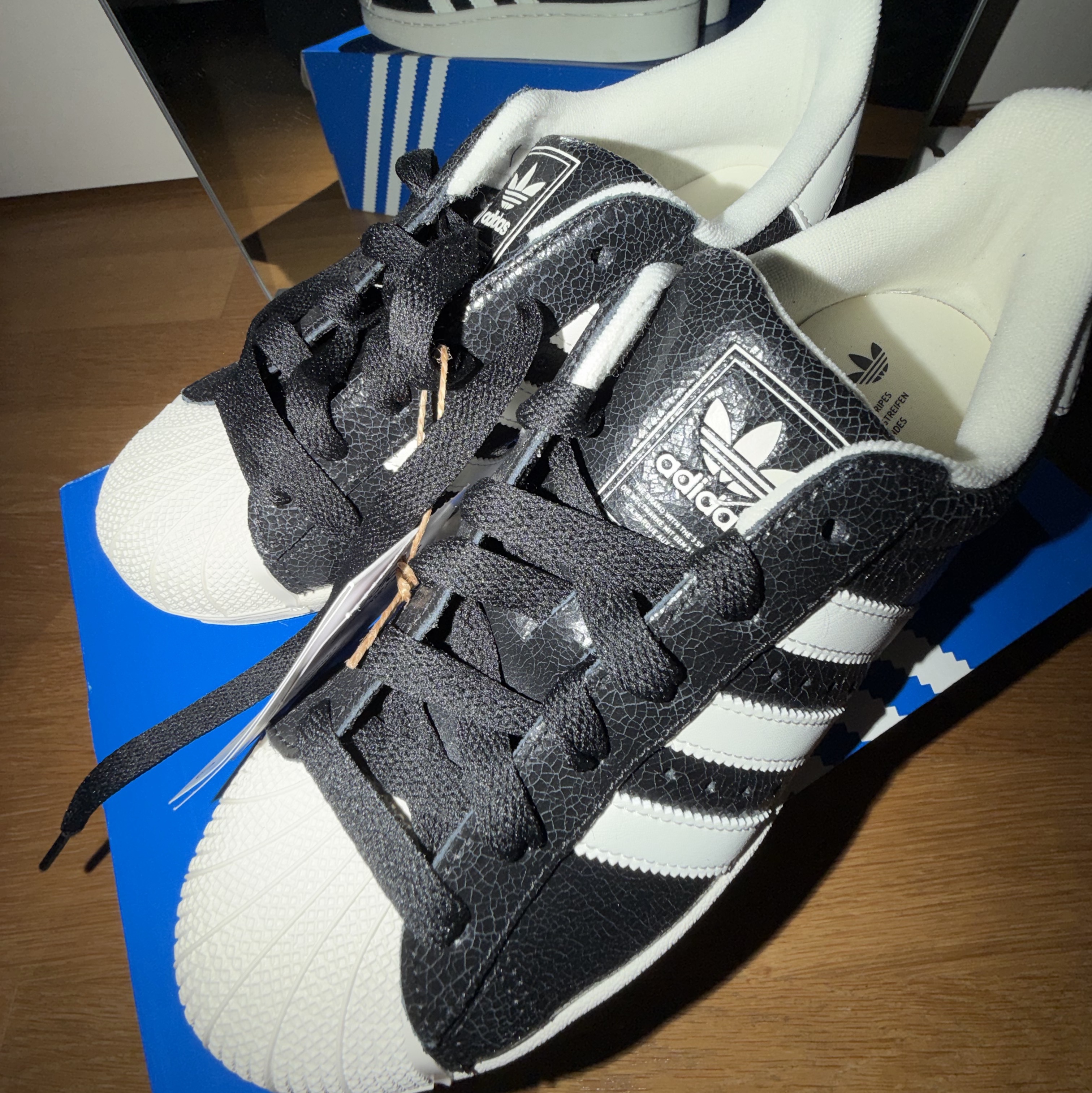 (W) Adidas Superstar II Core Black Off White, Play Comme des Garcons Red Heart T-Shirt White 착용 스타일 - 2
