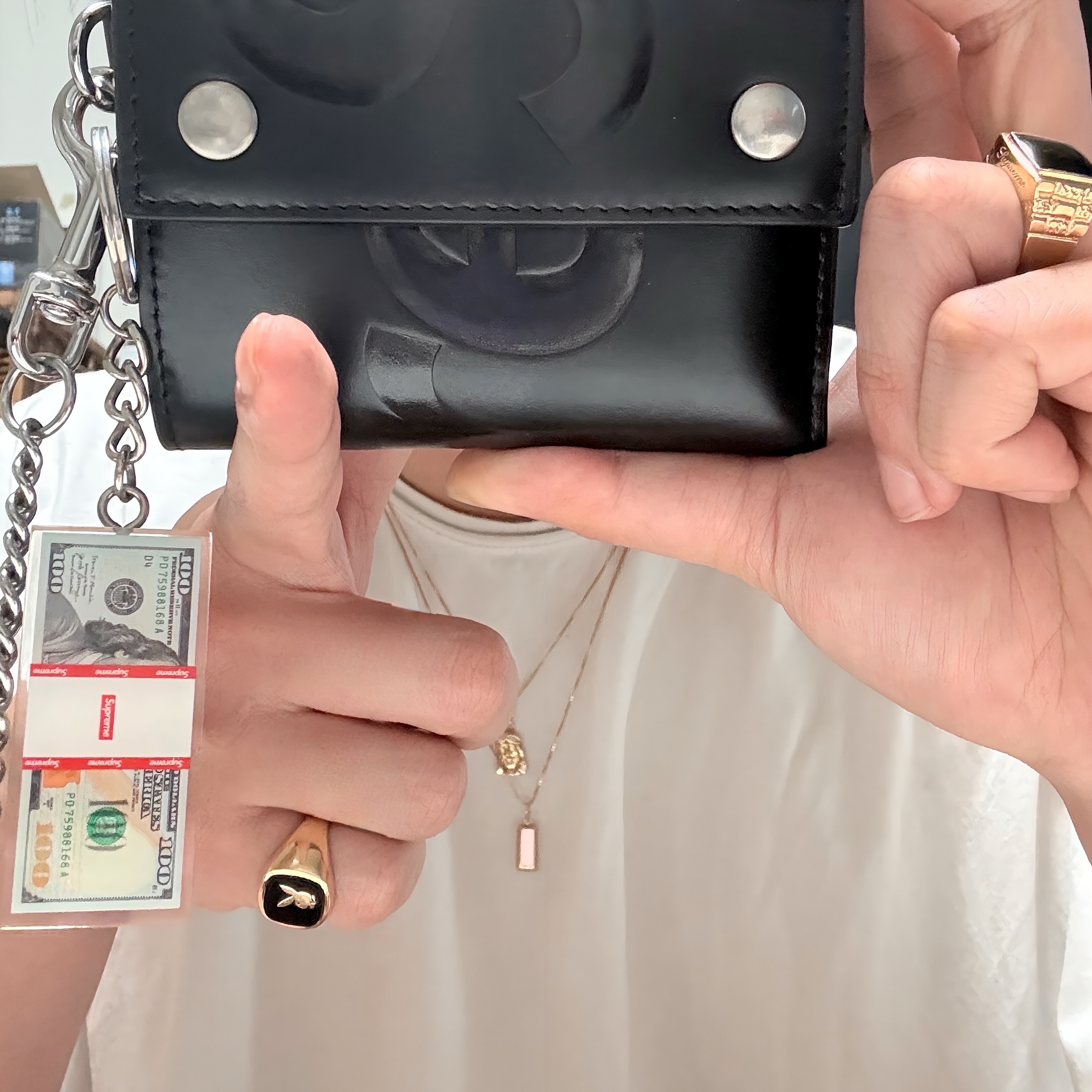 Supreme Leather Chain Wallet Black, Supreme Cash Paperweight Keychain Multicolor - 24FW 착용 스타일