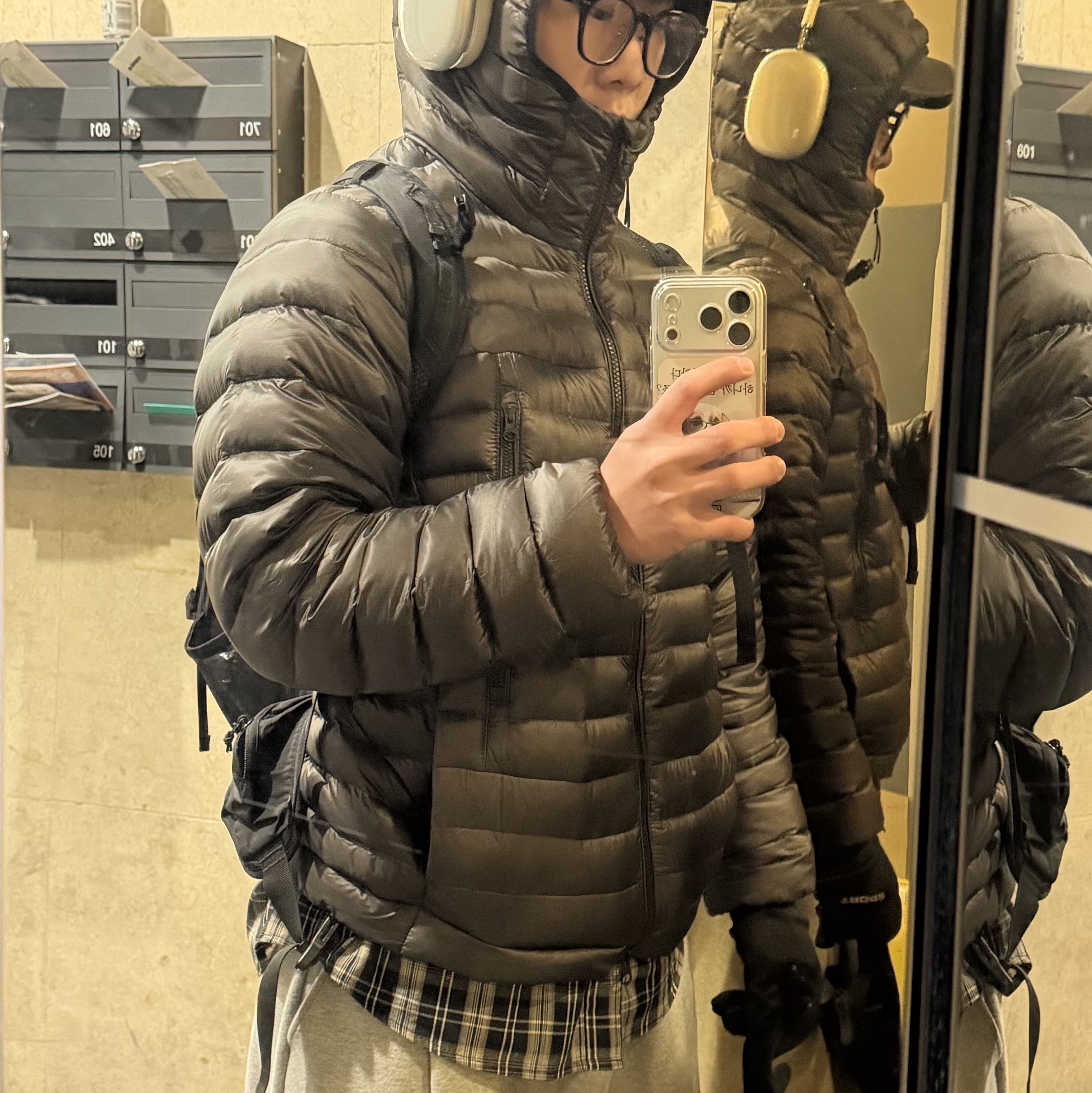 Musinsa Standard City Leisure Sheer Ripstop Hooded Light Down Jacket Mud Grey 착용 스타일