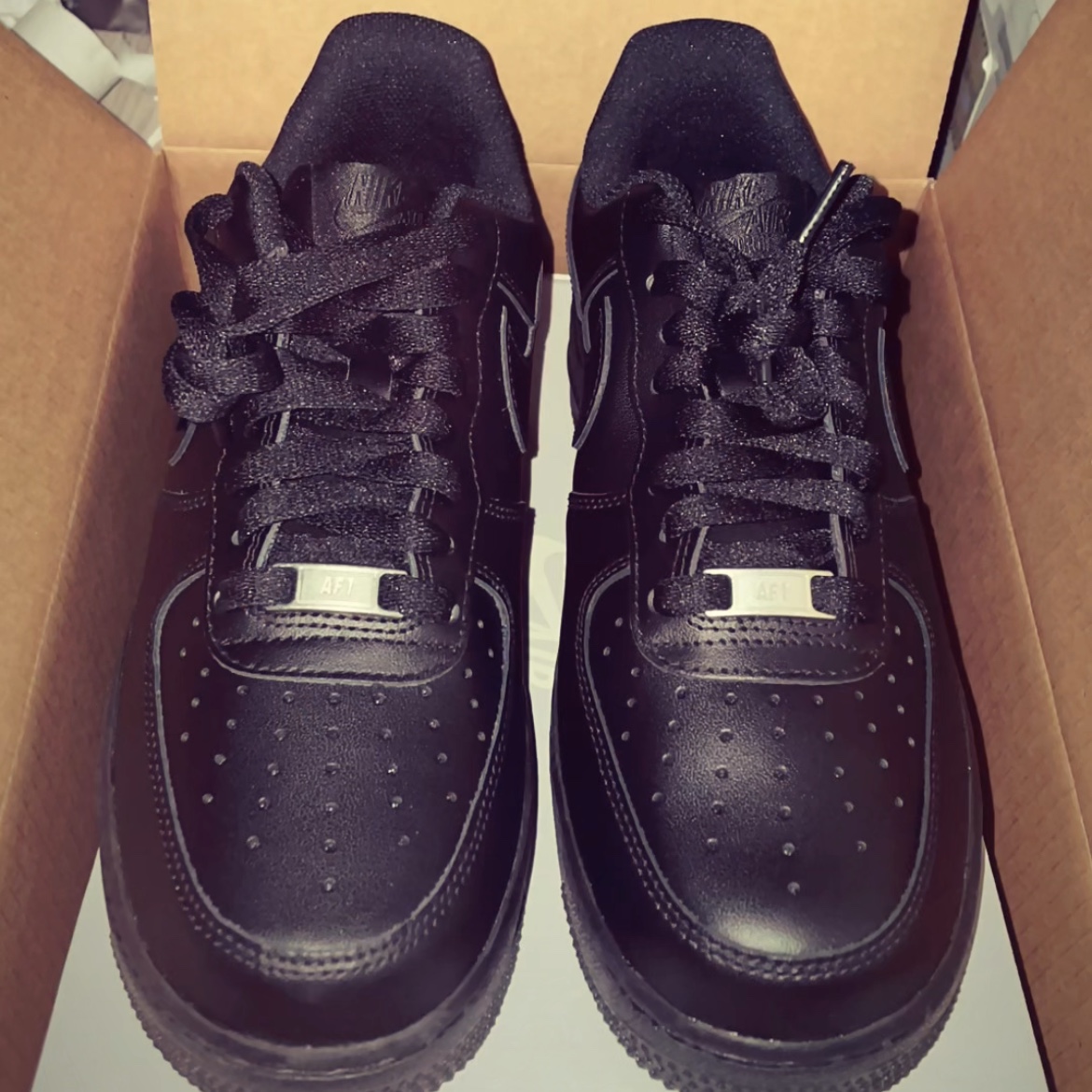 Nike Air Force 1 '07 Low Triple Black 착용 스타일 - 1