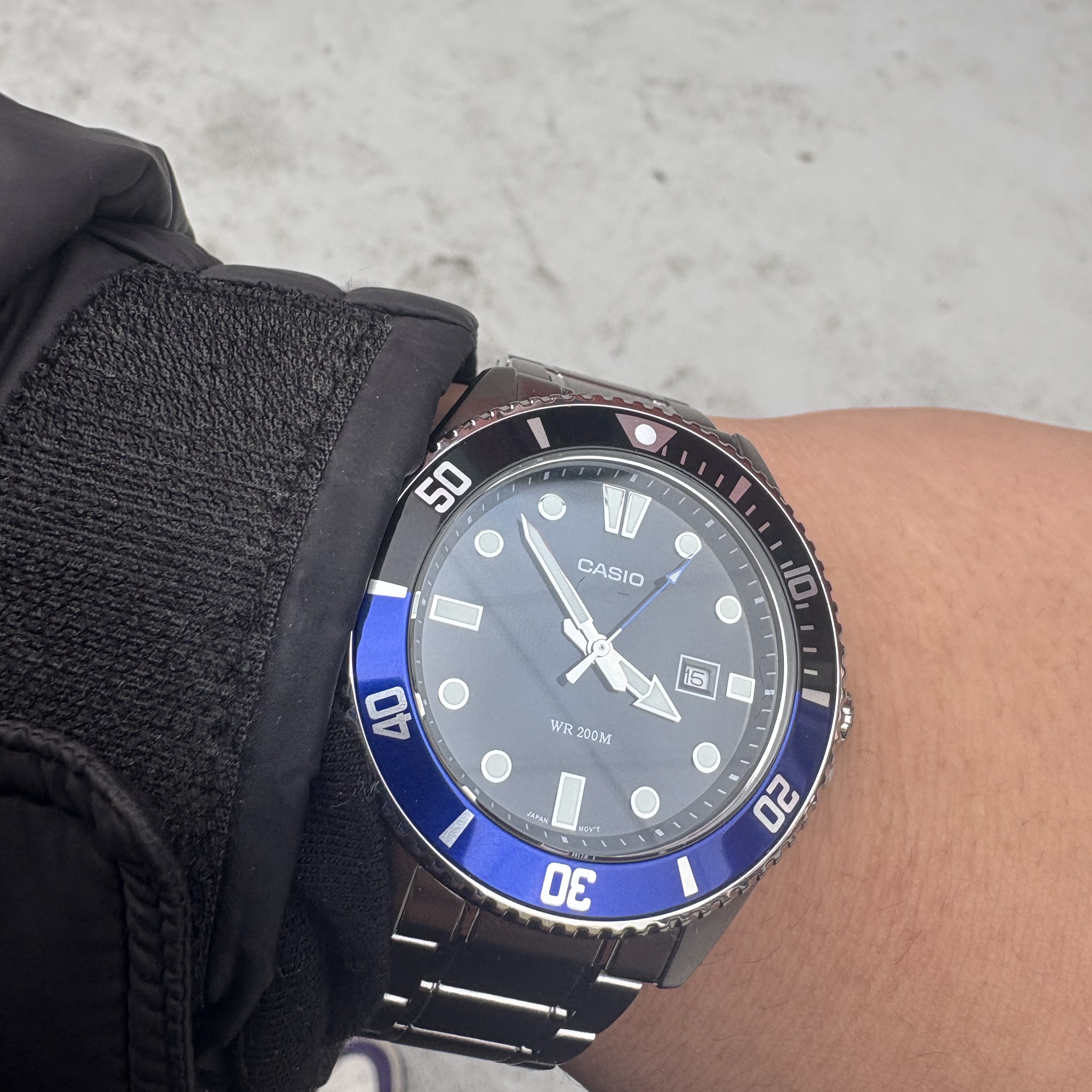 Casio MDV-107D-1A2V 착용 스타일 - 2