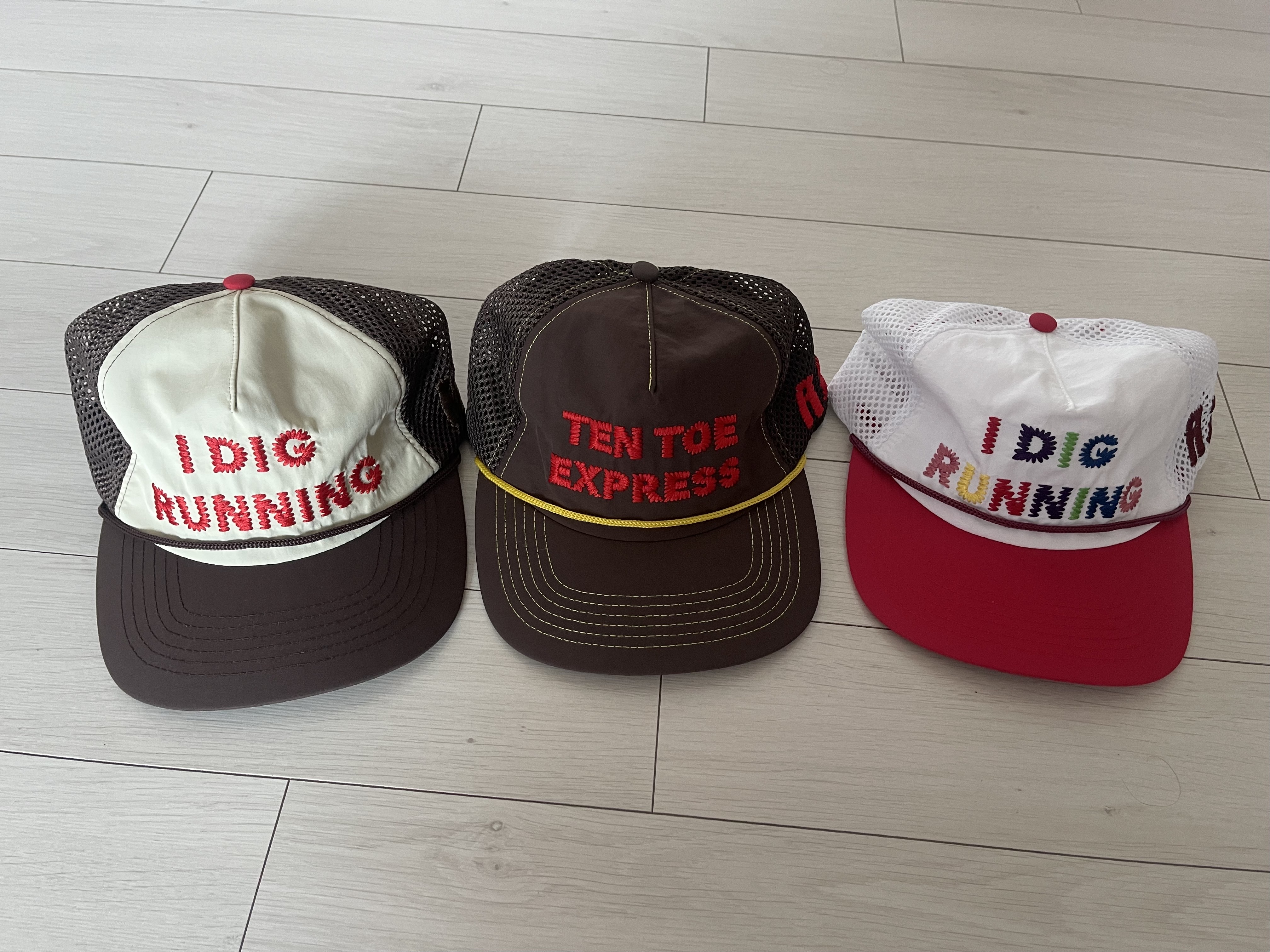Alex Zono I Dig Running Rainbow Trucker Hat White Red, Alex Zono I Dig Running Trucker Hat OG Brown 착용 스타일