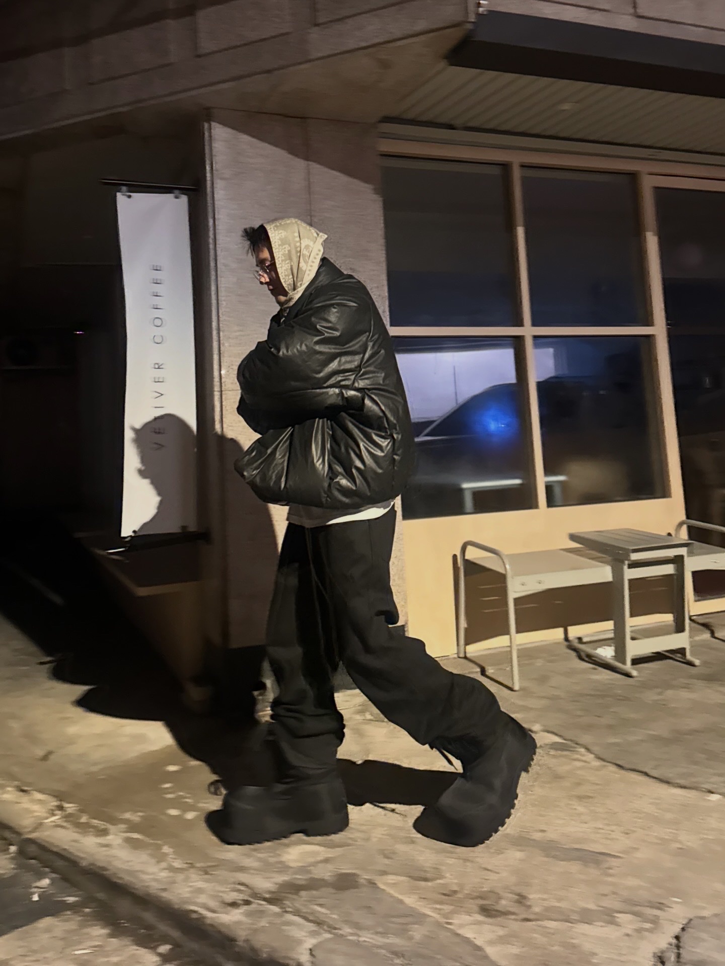 Yeezy Gap Round Jacket Black, Balenciaga Skiwear Alaska Nylon Low Boot Black 착용 스타일 - 2