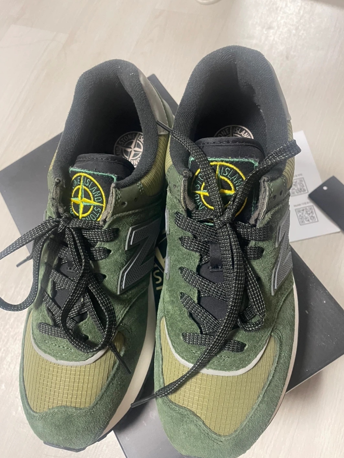 New Balance x Stone Island 574 Legacy Dark Green 착용 스타일