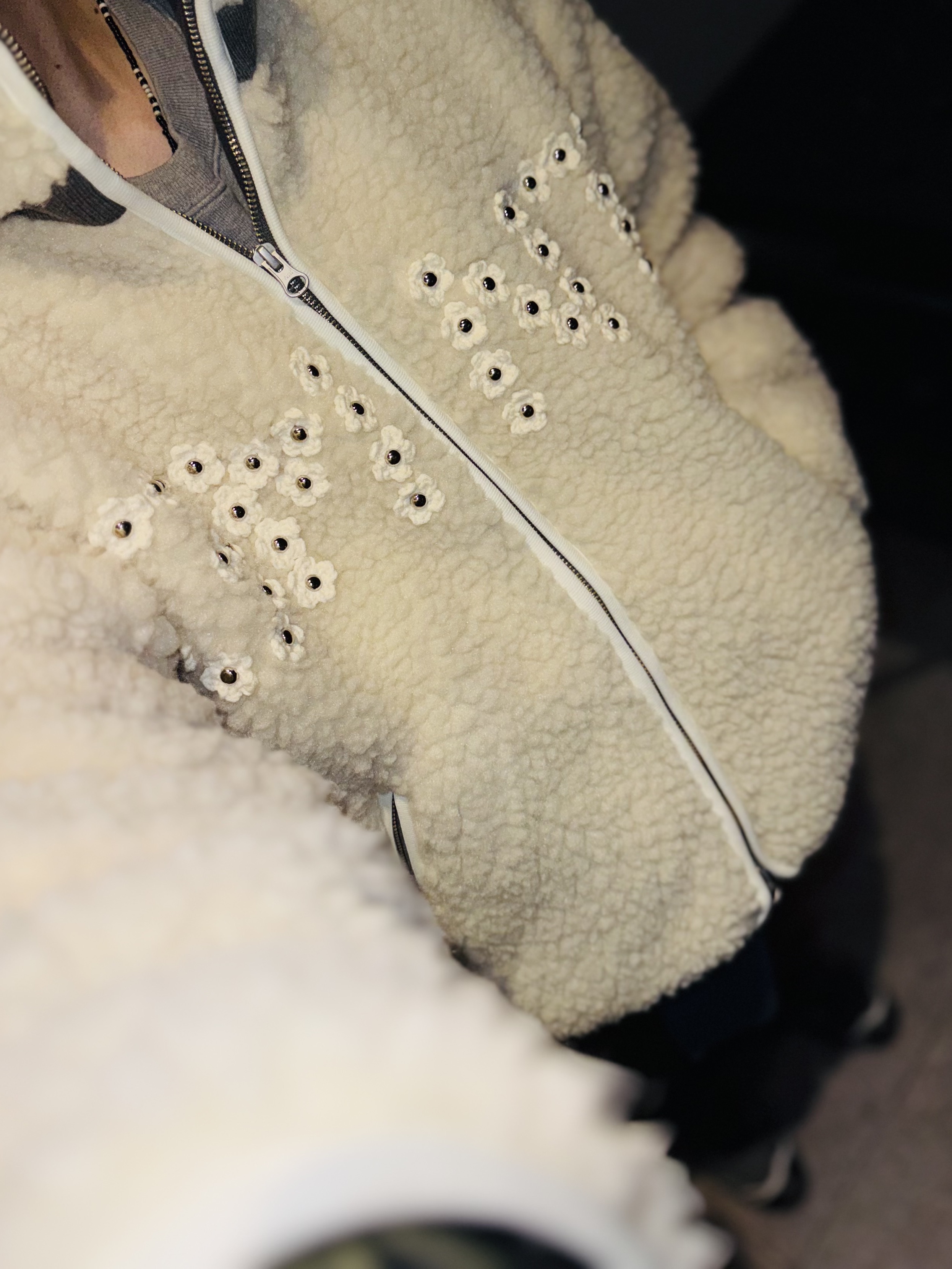 Gentle Monster x Maison Margiela MM113 Black Clear, Salomon XT-6 Gore-Tex Black Ebony 착용 스타일 - 4