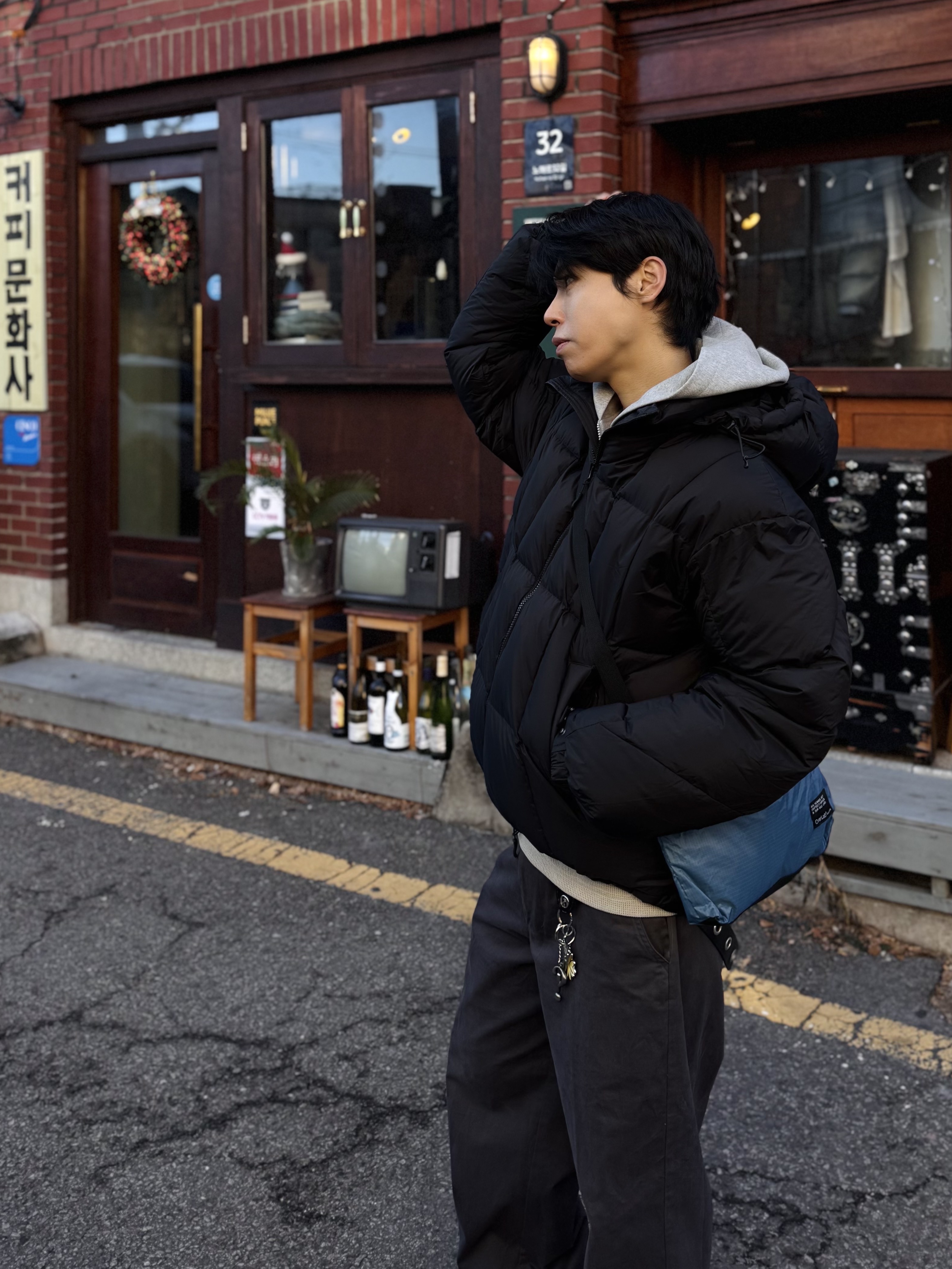 Oakley Meridian Low Ext Blackout 착용 스타일 - 1