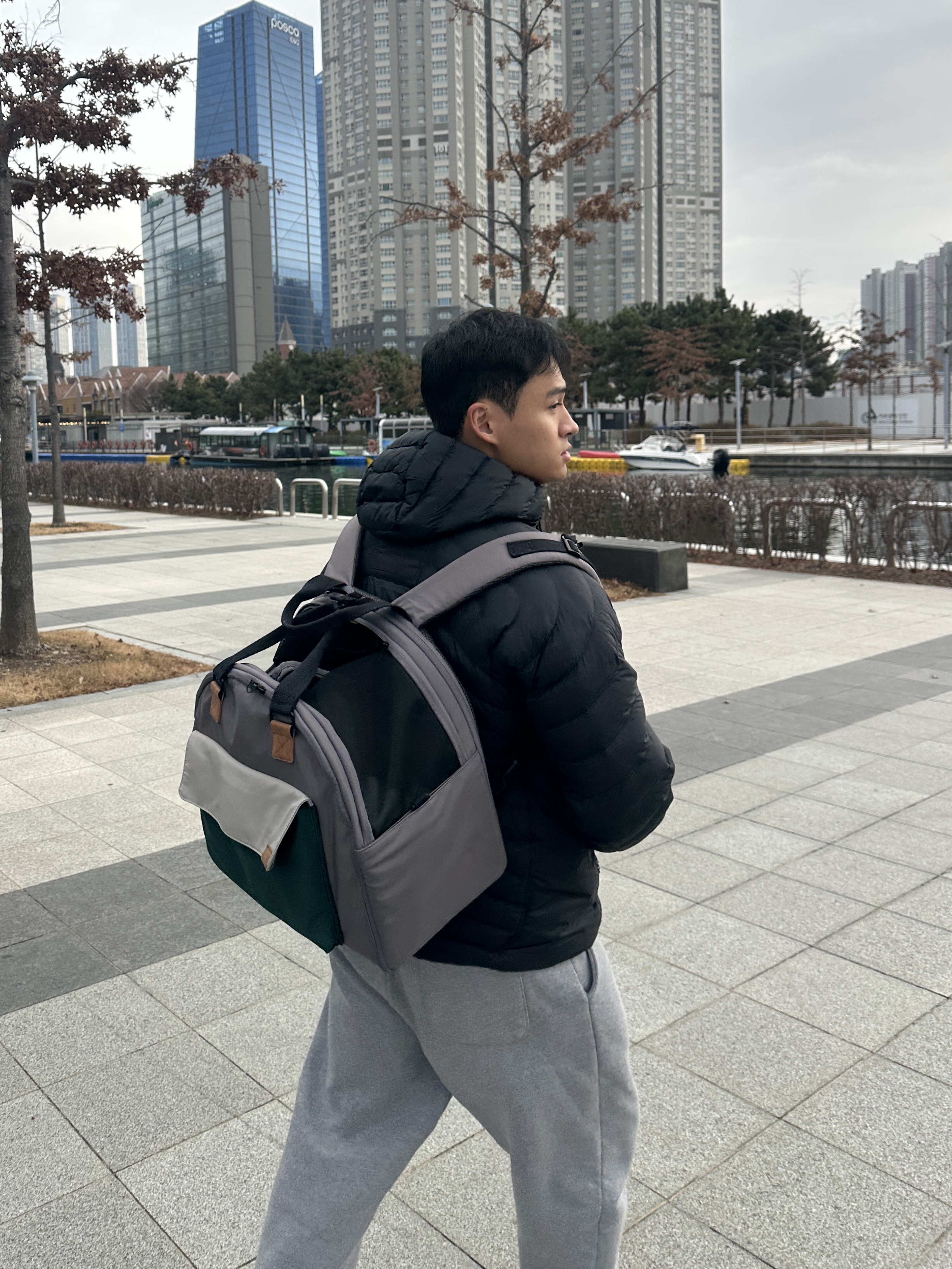 Nike ACG Lava Flow Therma-Fit ADV Jacket Black Summit White - Asia, Nike Zoom Vomero 5 Light Bone and Black 착용 스타일 - 2