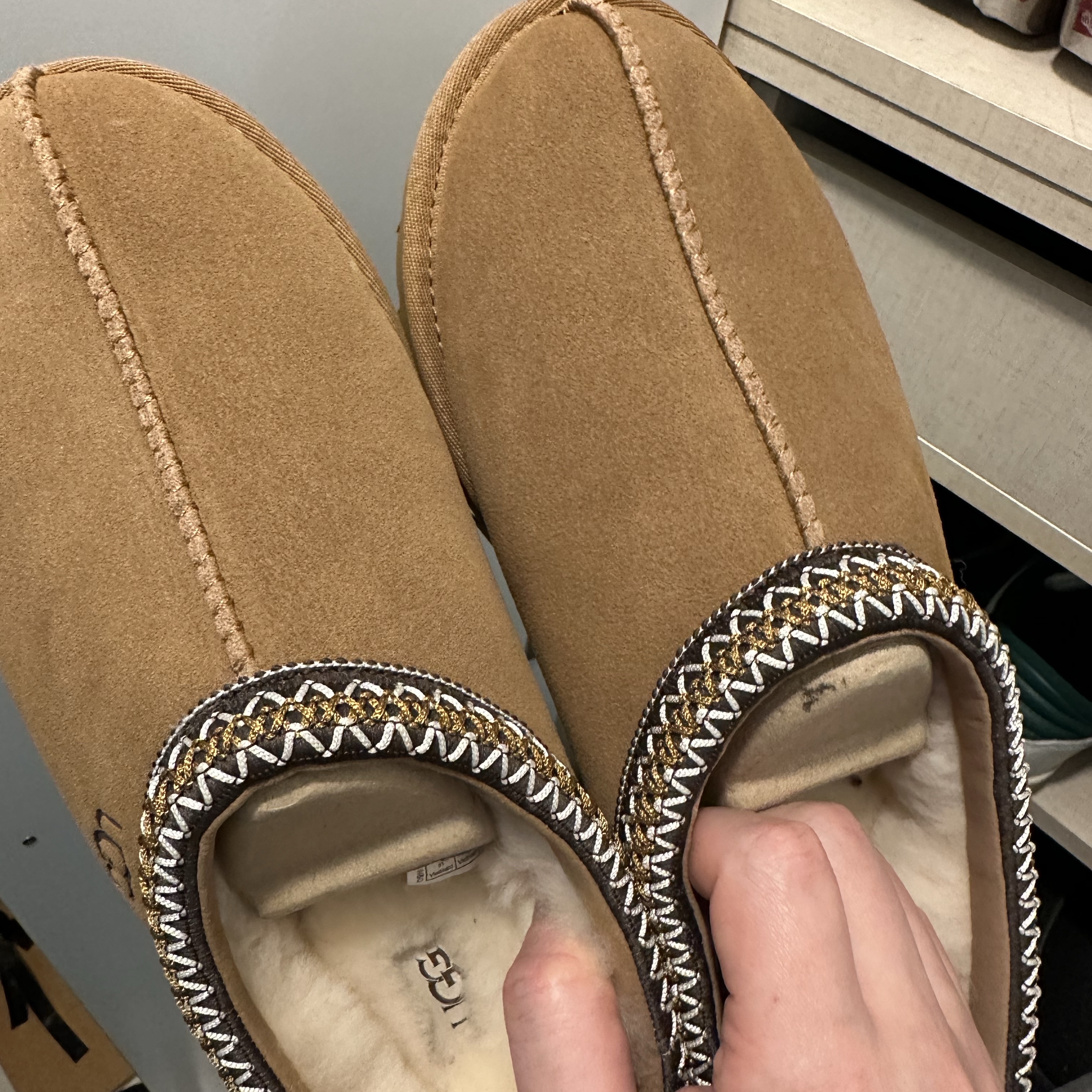 UGG Tasman II Slipper Chestnut 착용 스타일 - 1