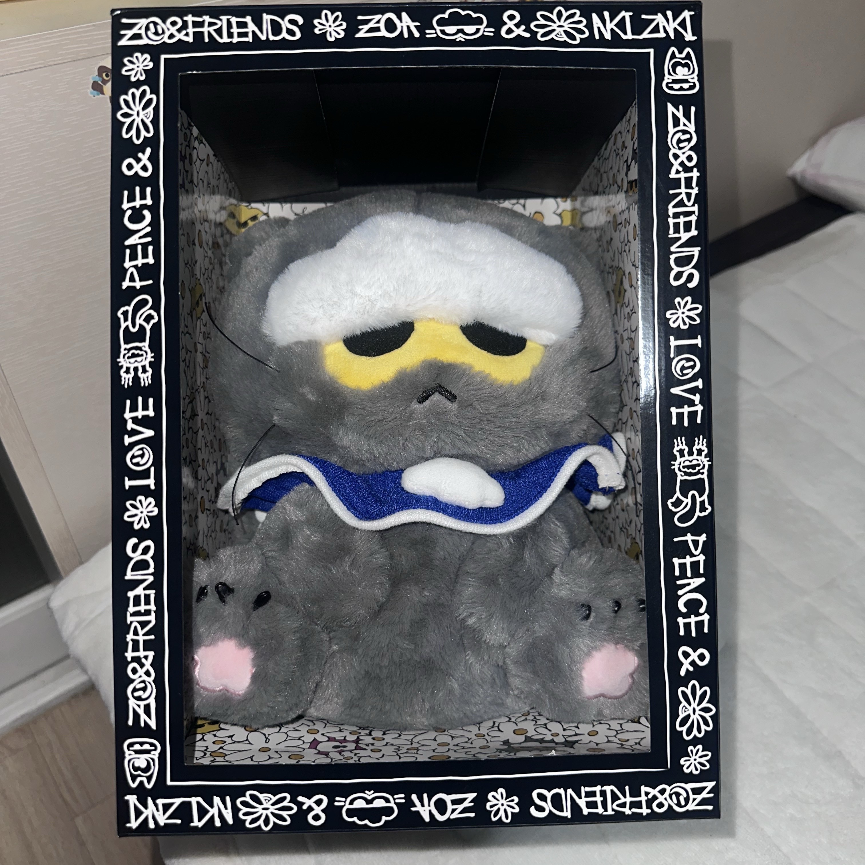 Zo&Friends Zoa Medium Plush Grey 착용 스타일 - 2