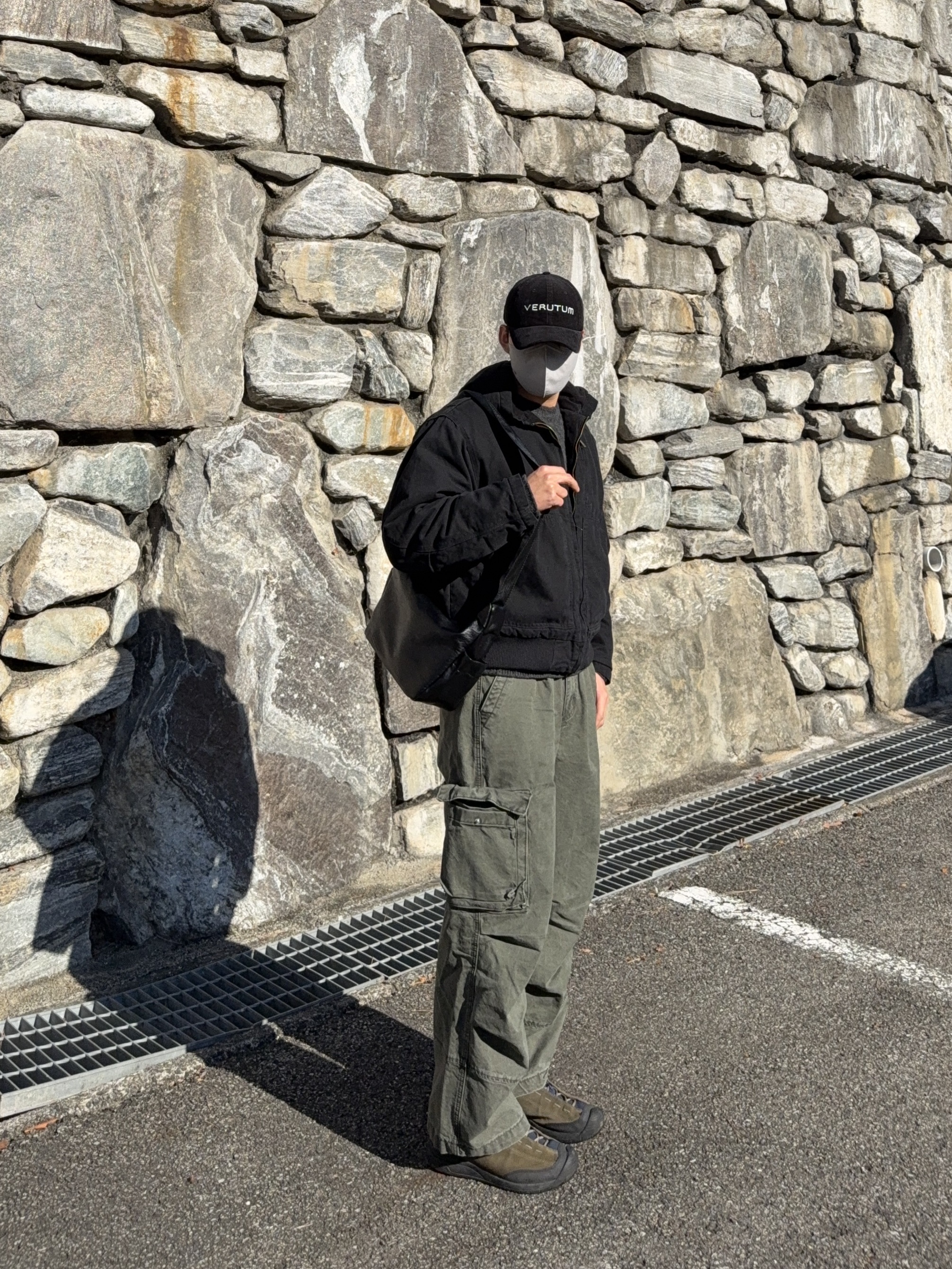 Keen x Eastlogue Jasper Rocks Sneakers Scarab Arctic, VERUTUM BC210CD Funky Serif Verutum Coduroy Ball Cap Navy 착용 스타일 - 3