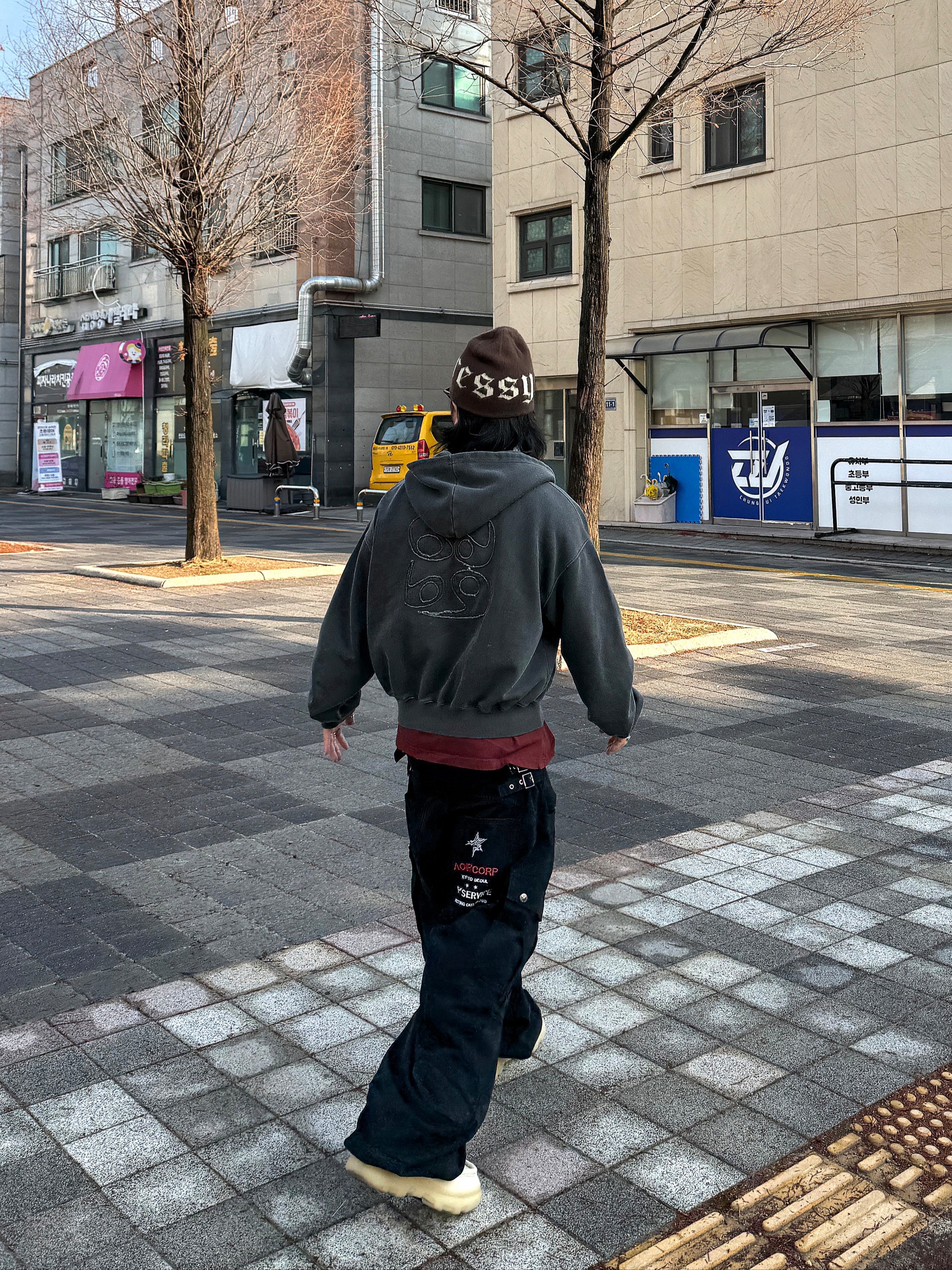 Aoiro x Pog Service Hikari M65 Curved Pants Vintage Black, Burberry Suede Creeper Mid Shoes Clay 착용 스타일 - 5