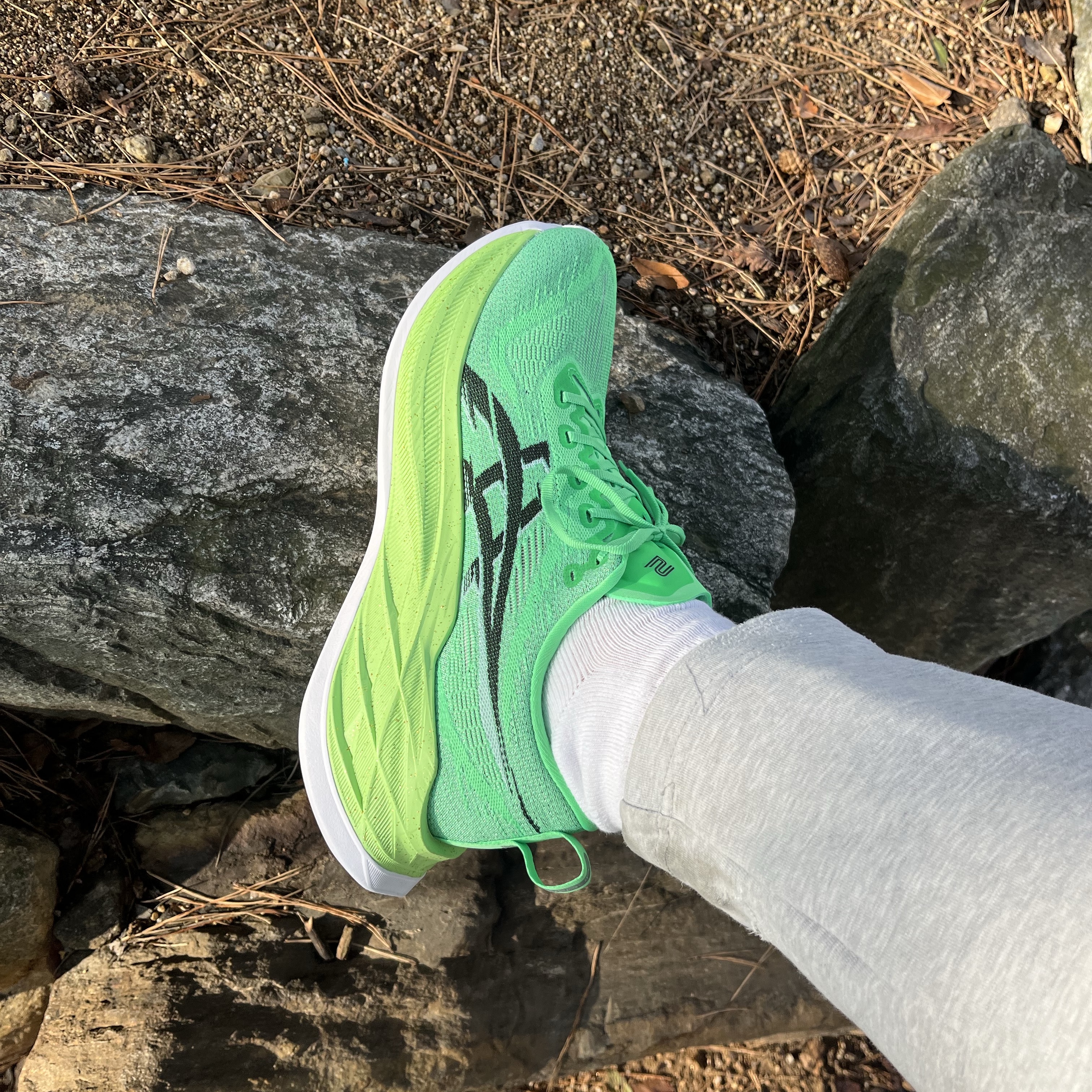 Asics Superblast 2 Ekiden Vital Green Black 착용 스타일