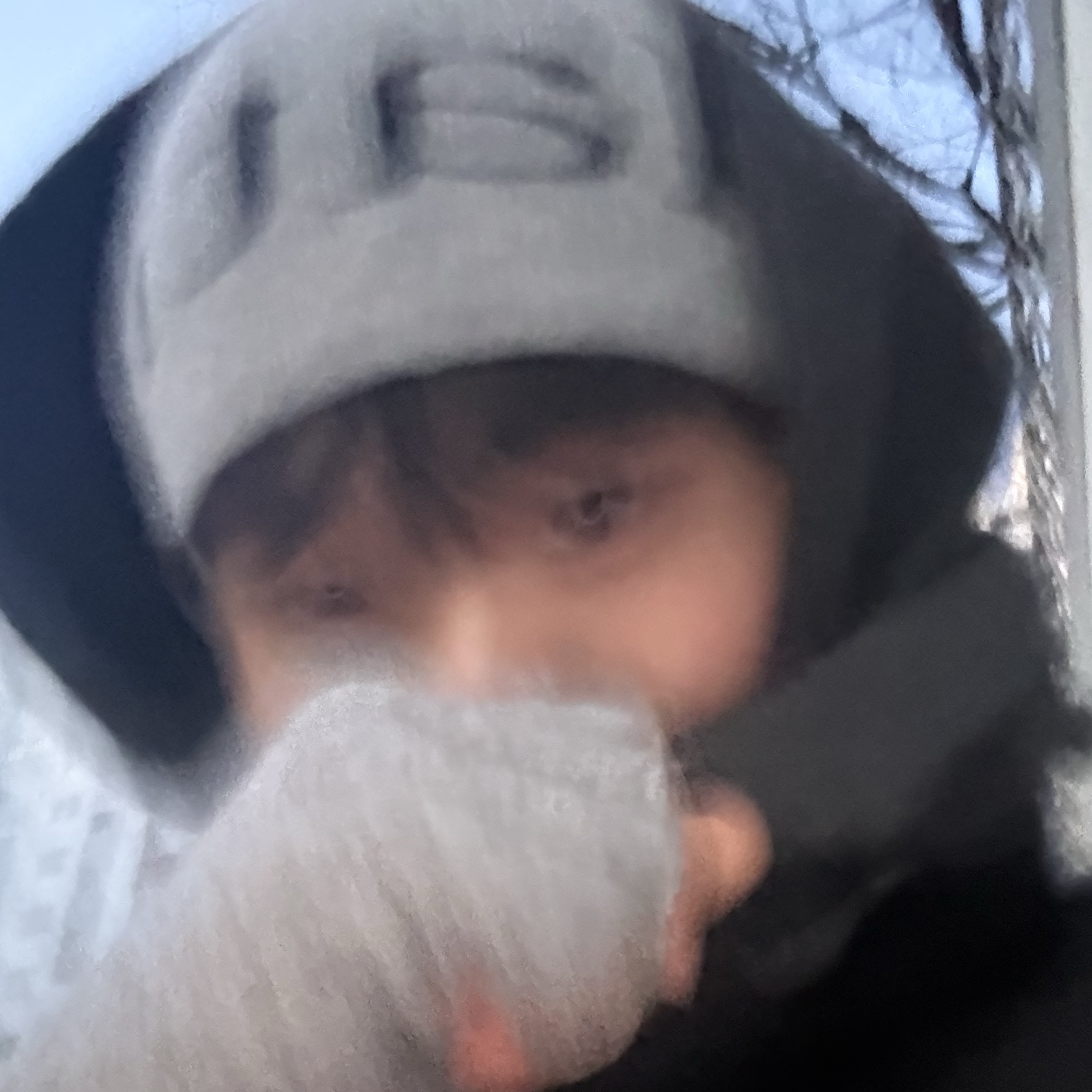 Matin Kim Logo Jacquard Short Beanie Grey 착용 스타일 - 2