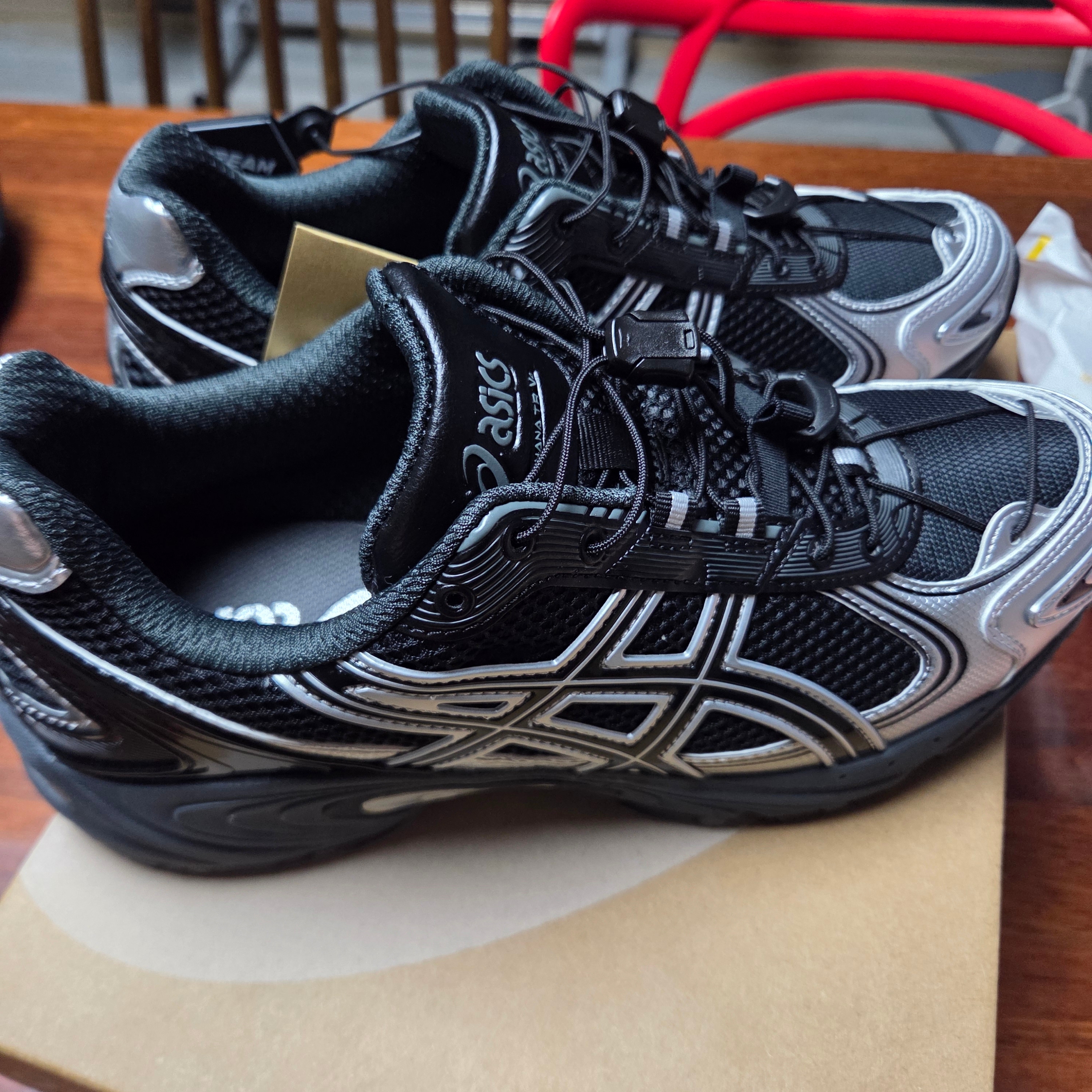 Asics Gel-Kahana TR V4 Carbon Black 착용 스타일 - 1
