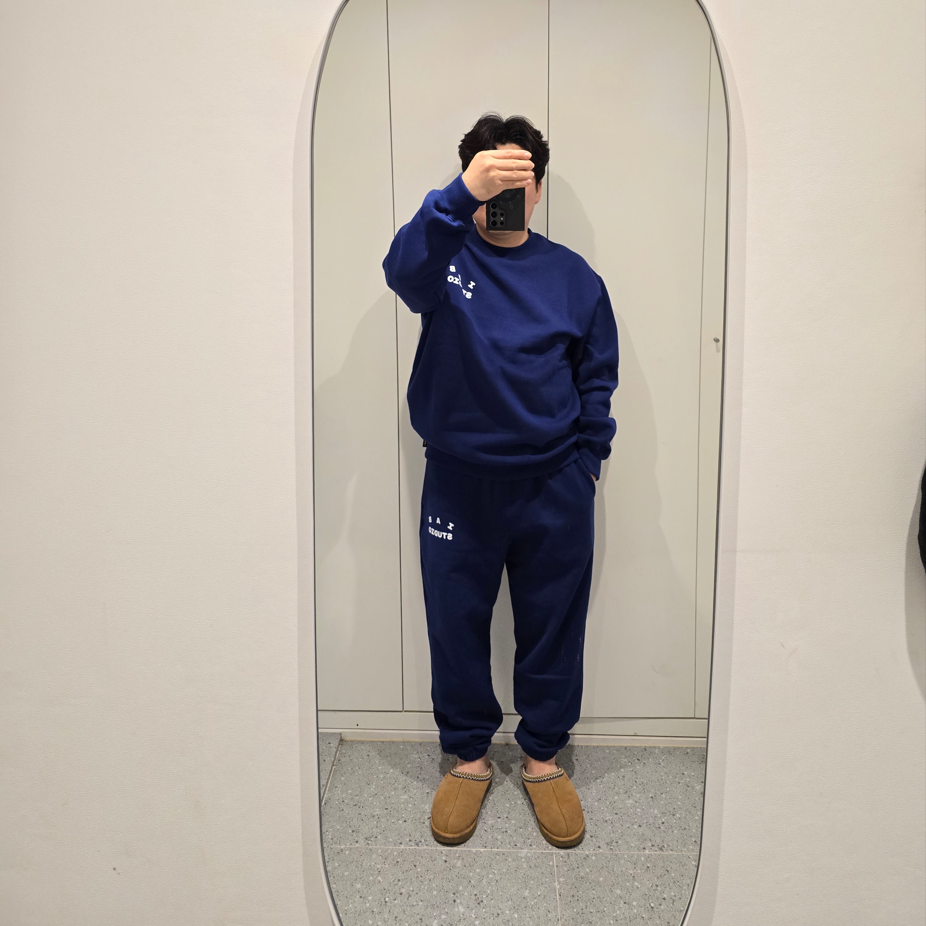 IAB Studio IAB Original Sweatpants Navy, IAB Studio IAB Original Sweatshirt Navy 착용 스타일 - 1