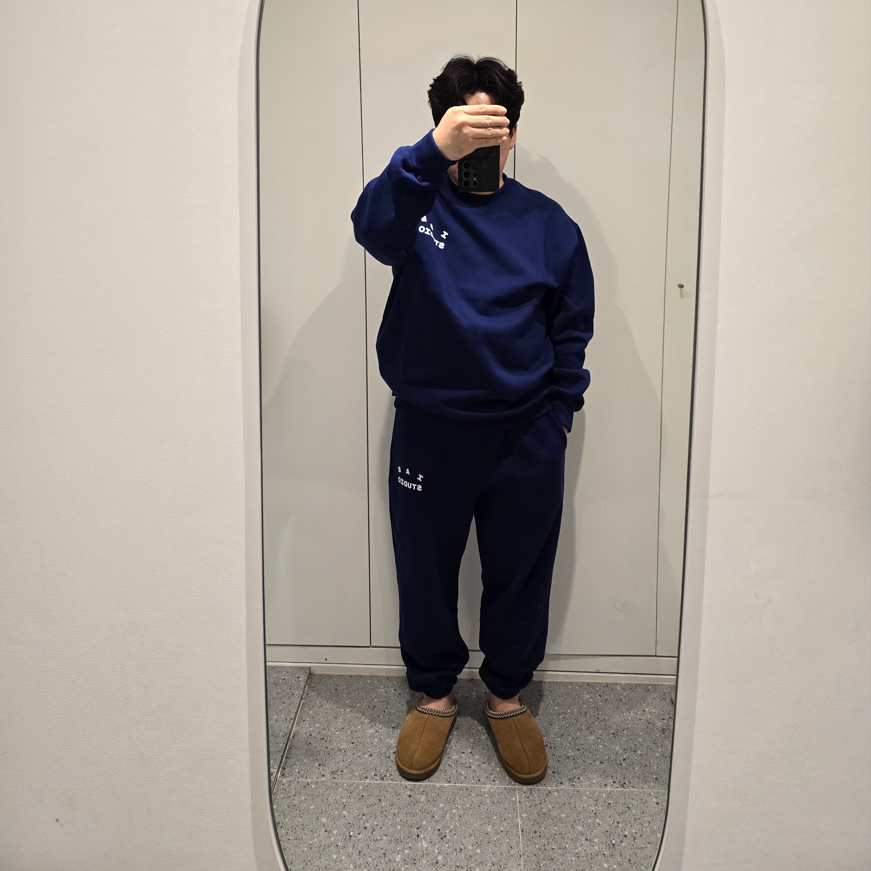 IAB Studio IAB Original Sweatpants Navy, IAB Studio IAB Original Sweatshirt Navy 착용 스타일 - 2
