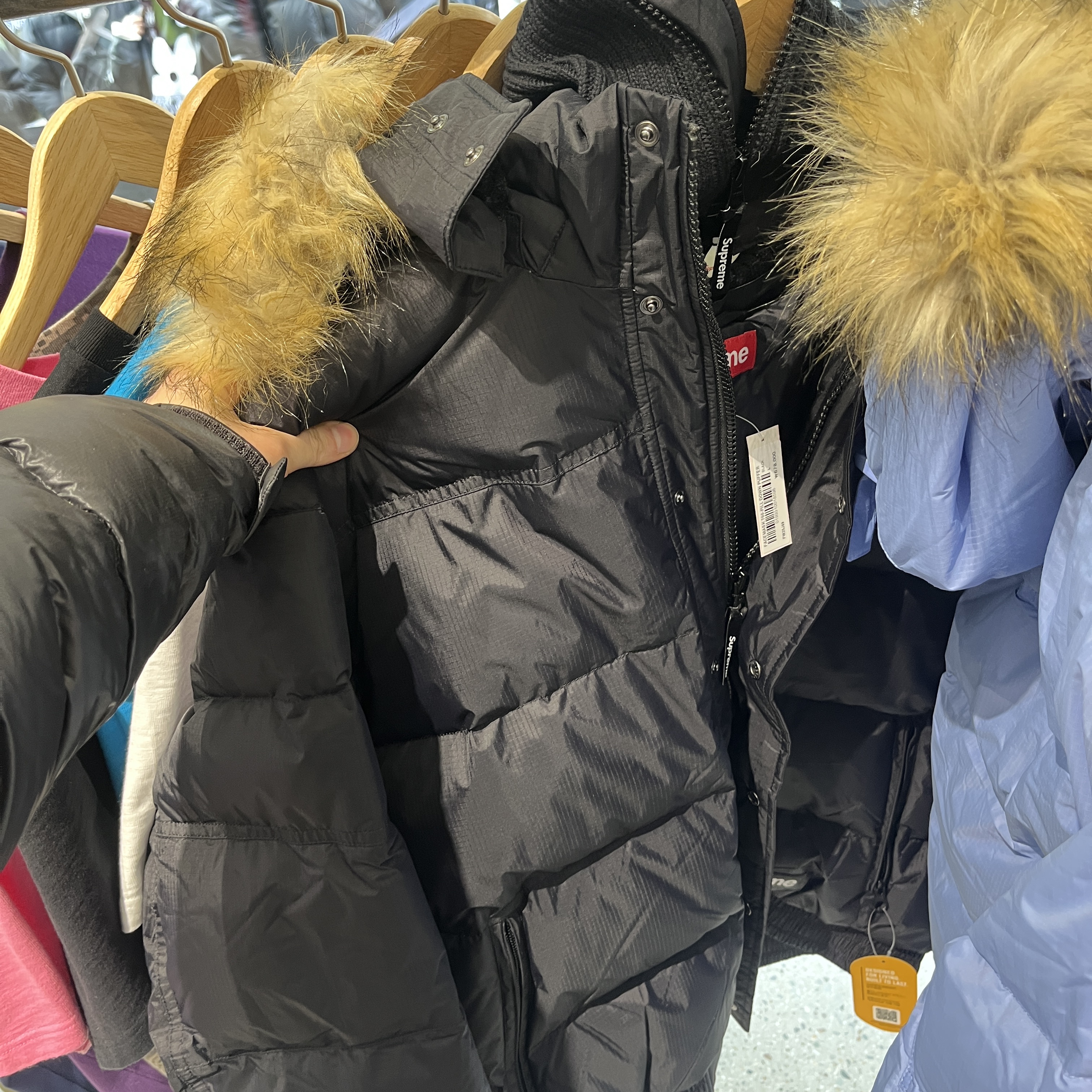 Supreme Facemask 700-Fill Down Puffer Jacket Black - 25FW 착용 스타일