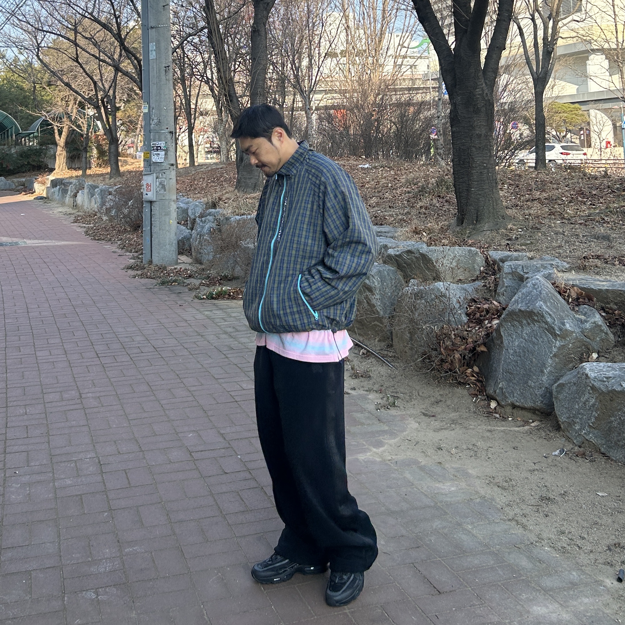 Supreme Plaid Track Jacket Navy - 25FW, Supreme Stripe Pocket L/S Top Pink - 25FW 착용 스타일