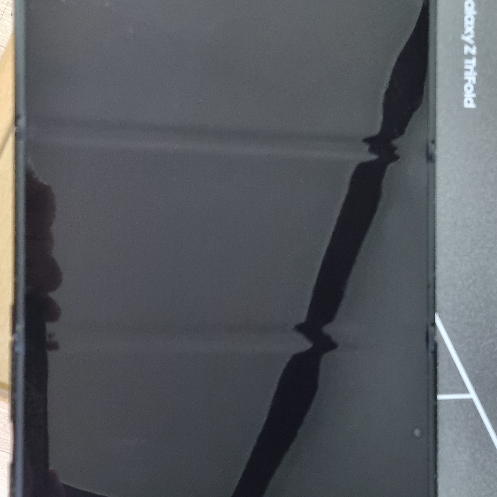 Samsung Galaxy Z Trifold 512GB Crafted Black (Korean Ver.) 착용 스타일 - 1