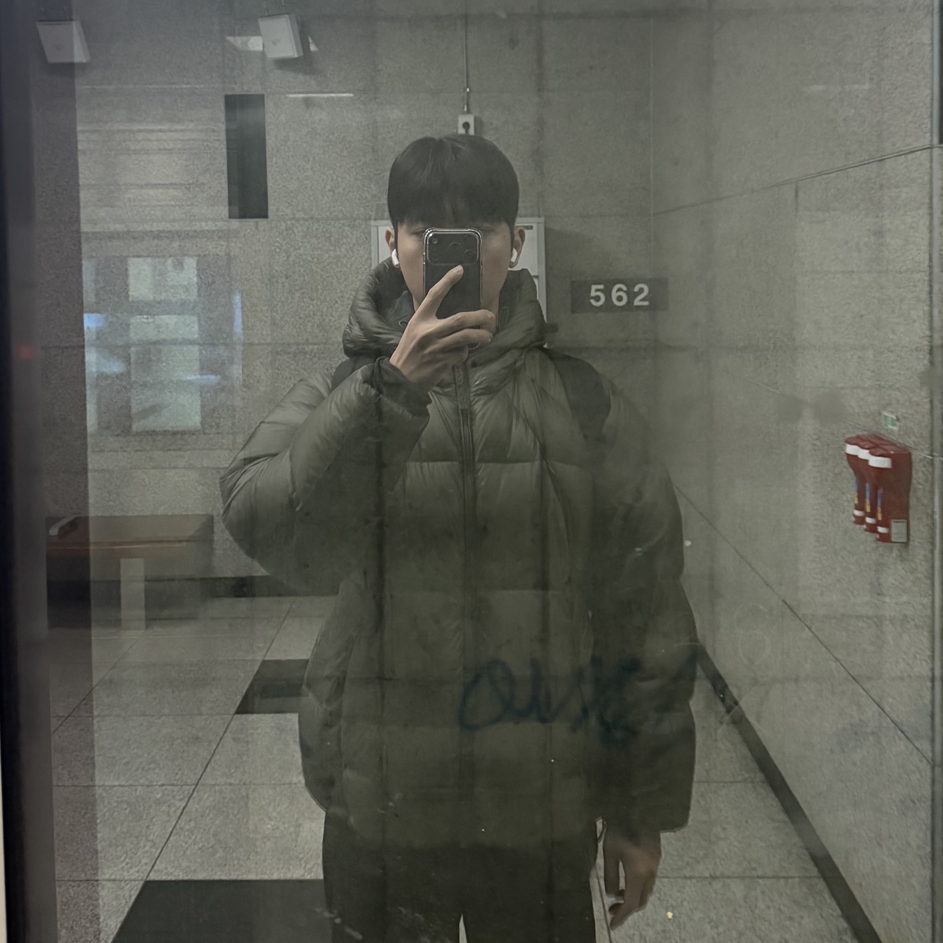 Sansan Gear Shade Puffer Jacket Charcoal - 25FW 착용 스타일