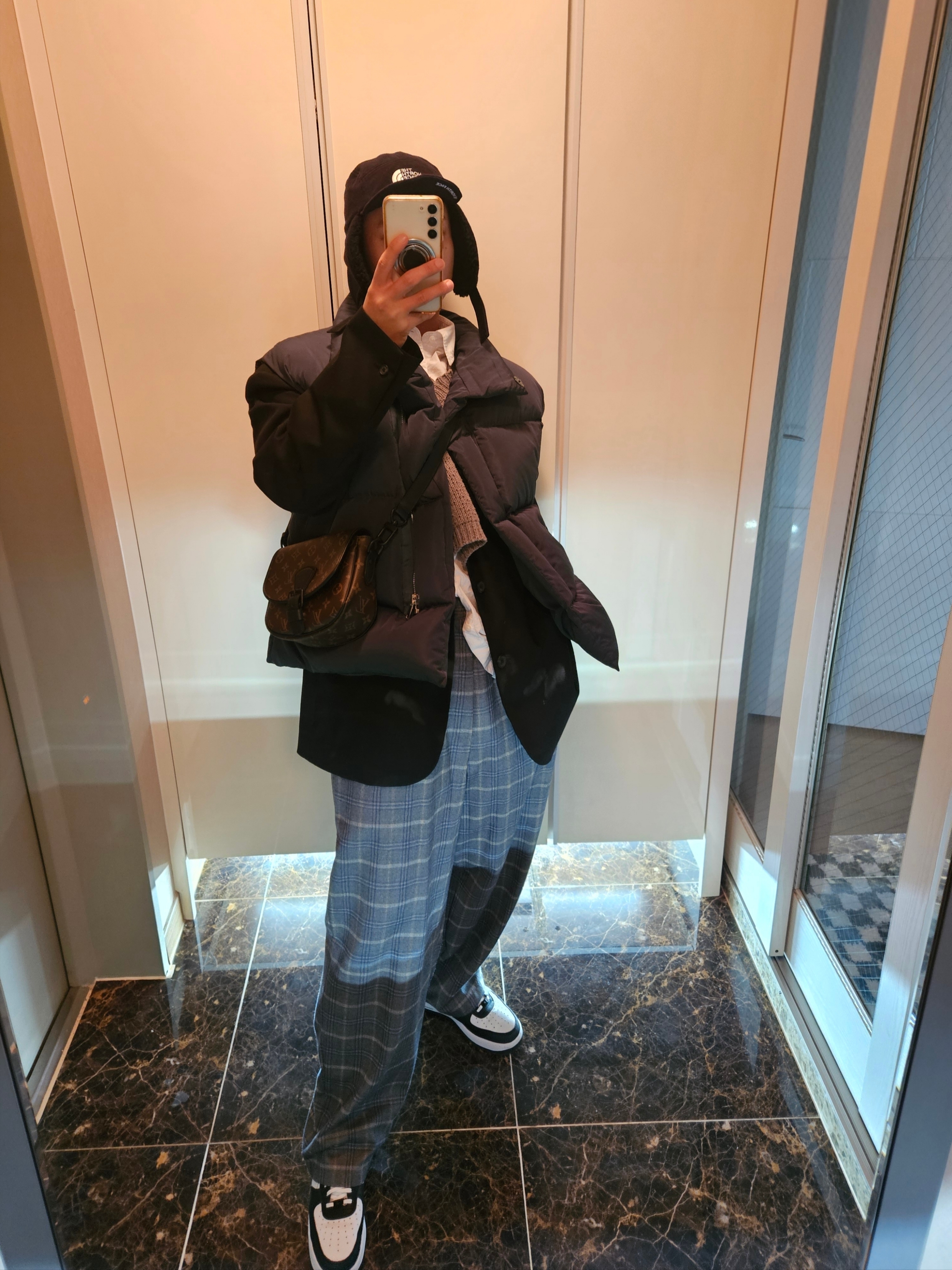The North Face Fleece Earmuff Cap EX Black 착용 스타일