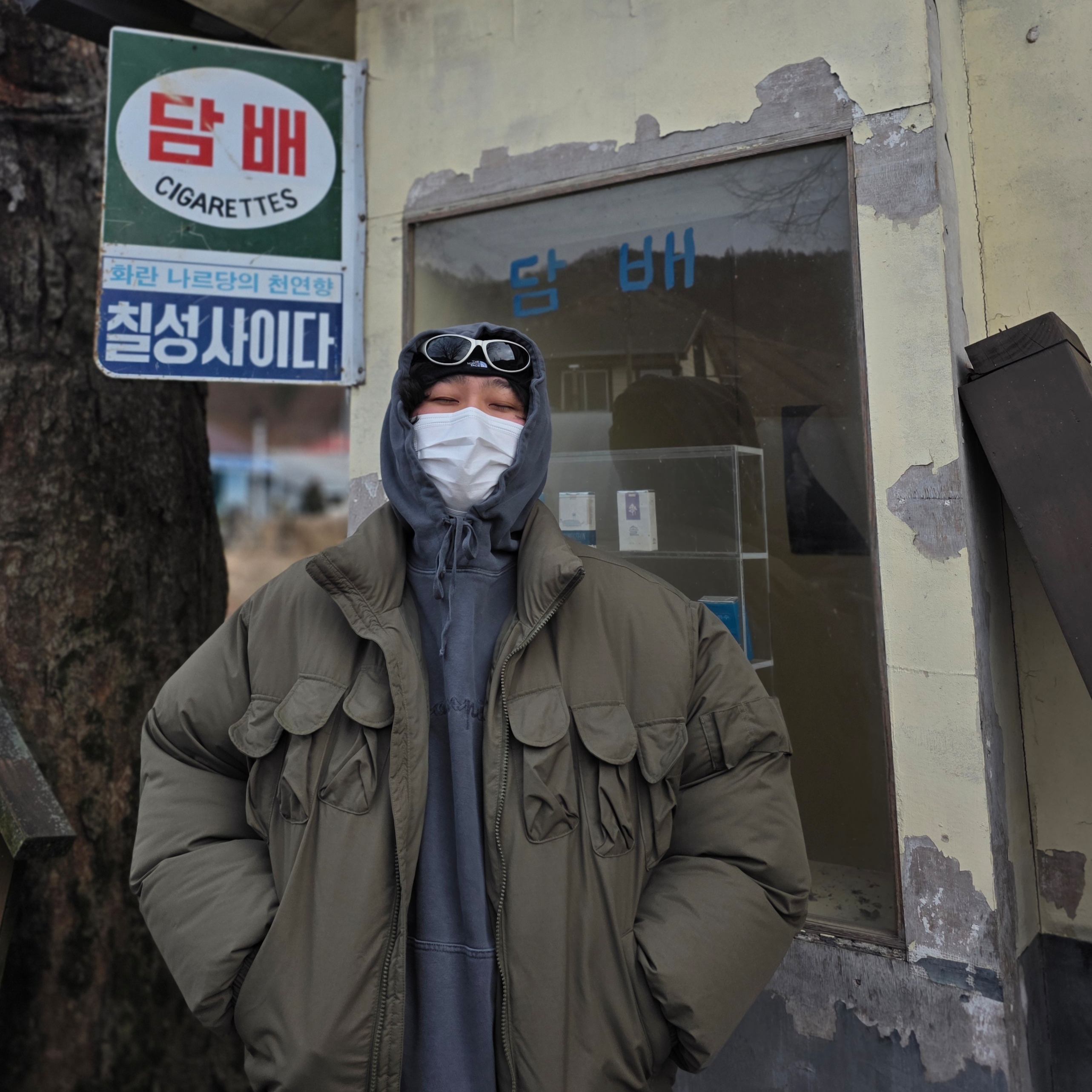Montbell Trekking Glasses Silver Metallic Light Grey, True Religion Bullet Pocket Jumper Khaki 착용 스타일 - 3