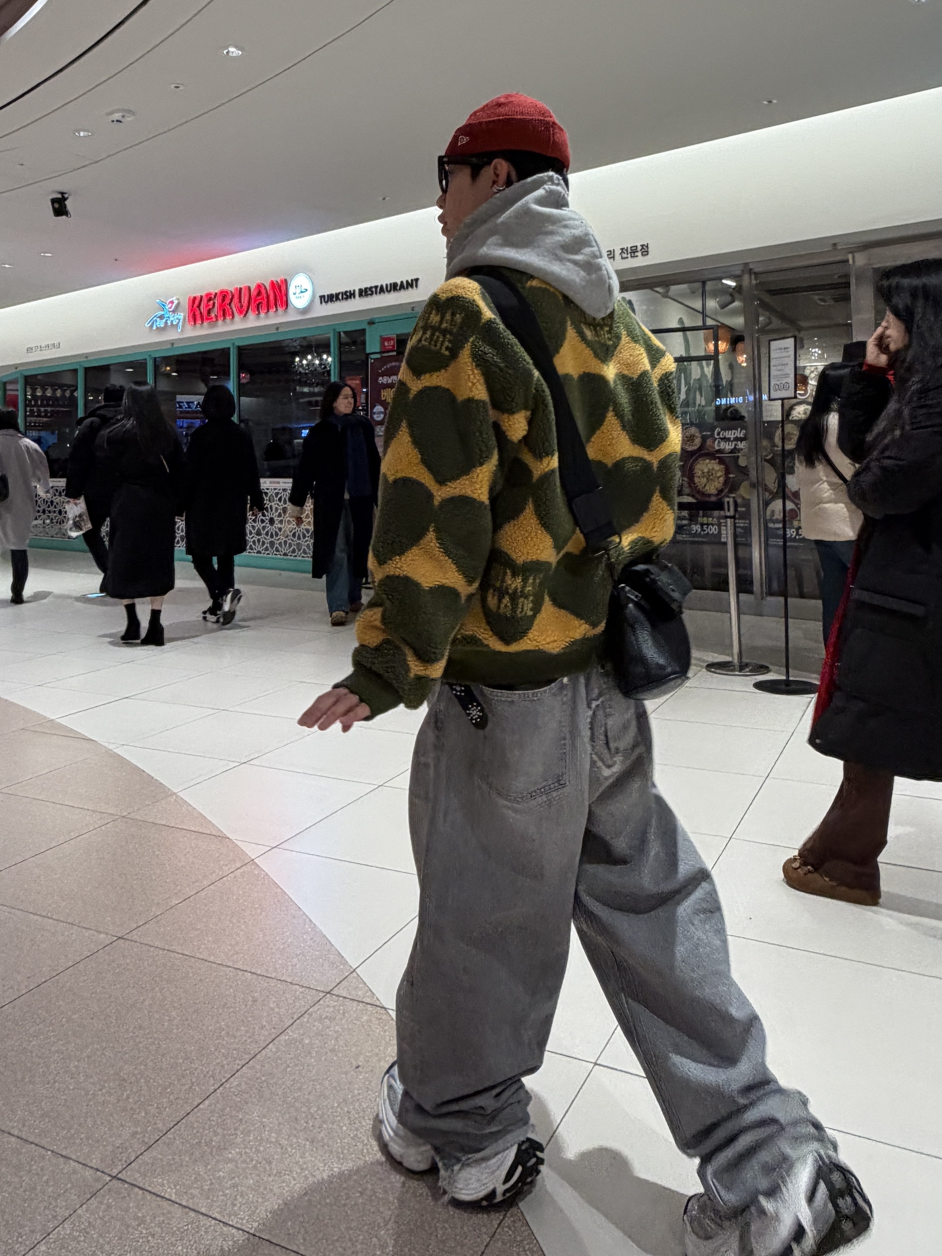 Human Made Heart Fleece Jacket Olive Drab, 032c Attrition Destroyed Jean Washed Grey 착용 스타일 - 3