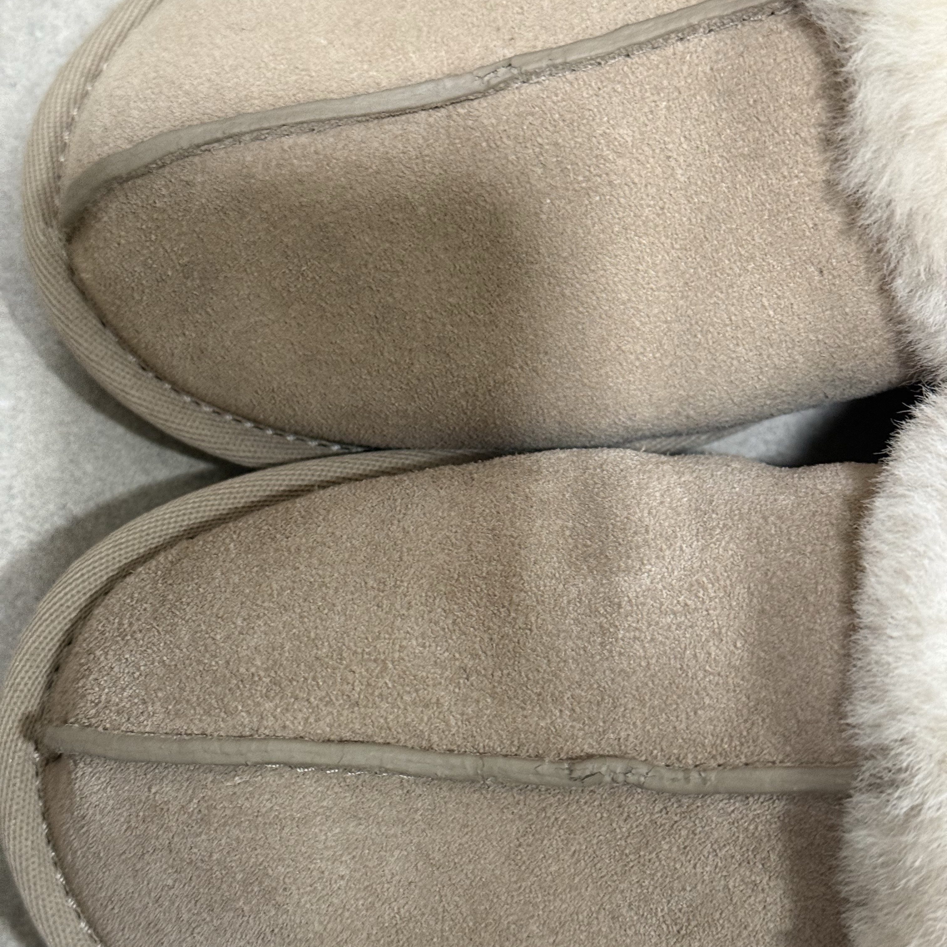 (W) UGG Scuffette II Slipper Sand 착용 스타일