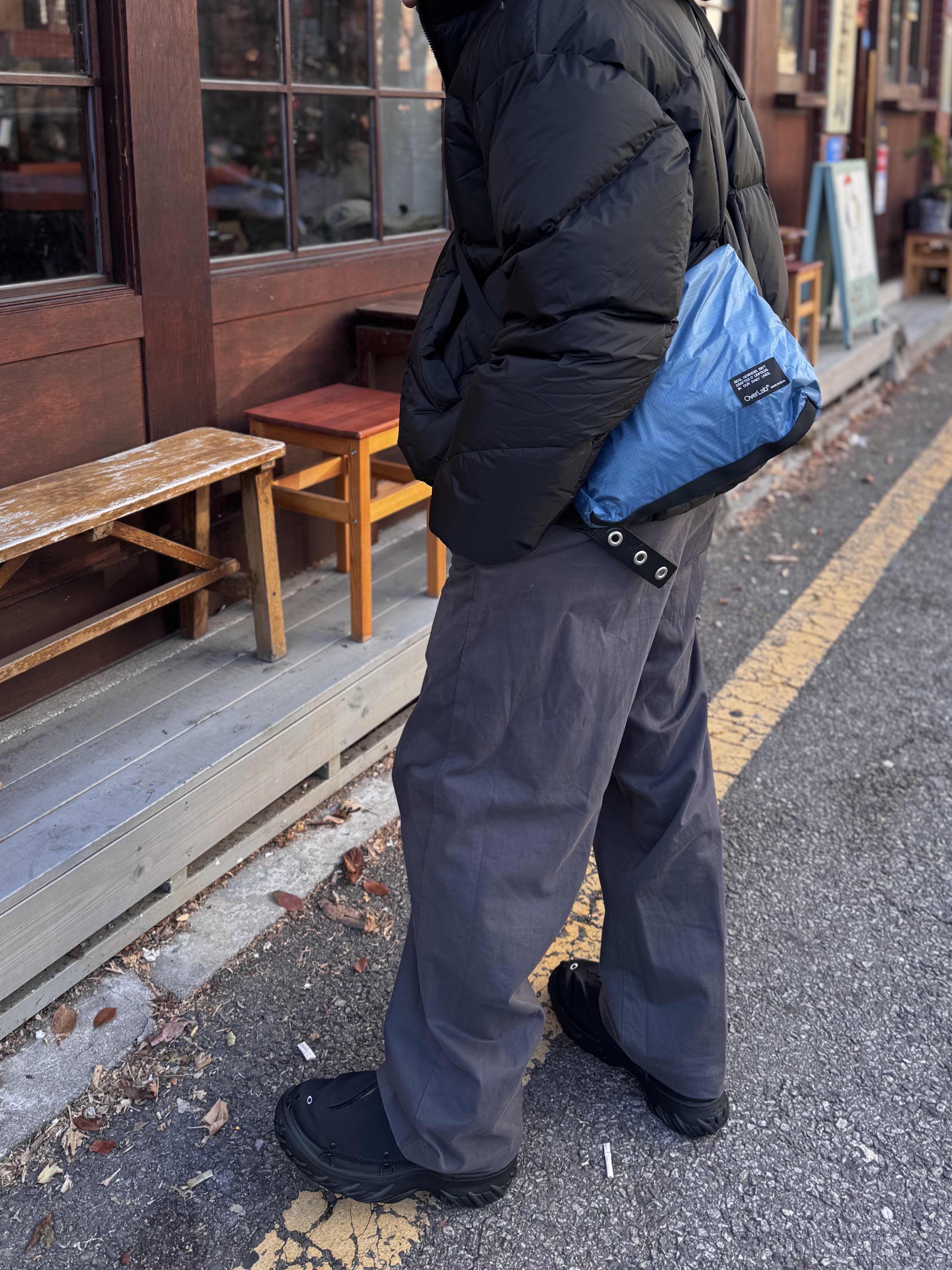 Oakley Meridian Low Ext Blackout 착용 스타일 - 3