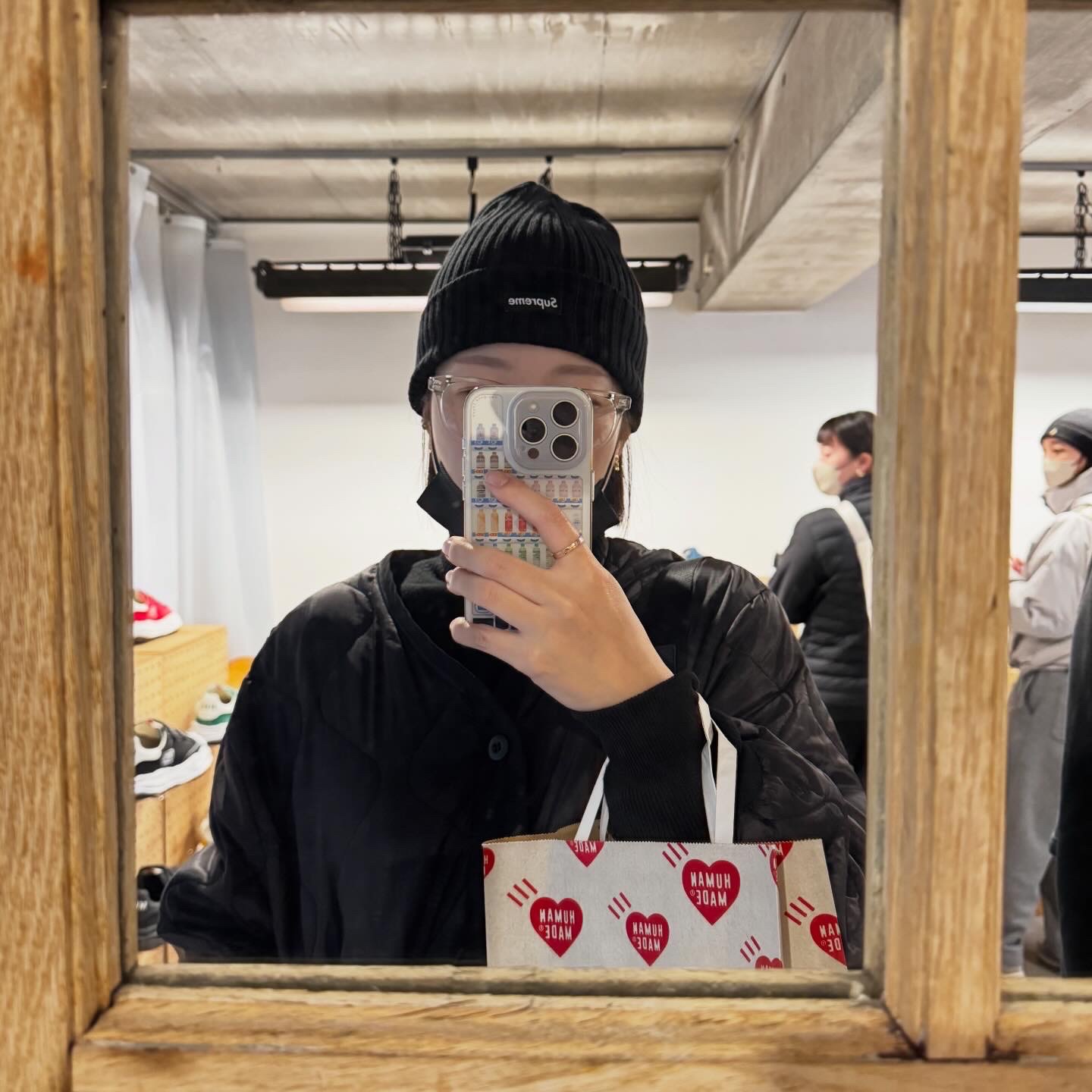 Supreme Overdyed Beanie Black, CDG x Alpha Industries Liner Jacket Black 착용 스타일