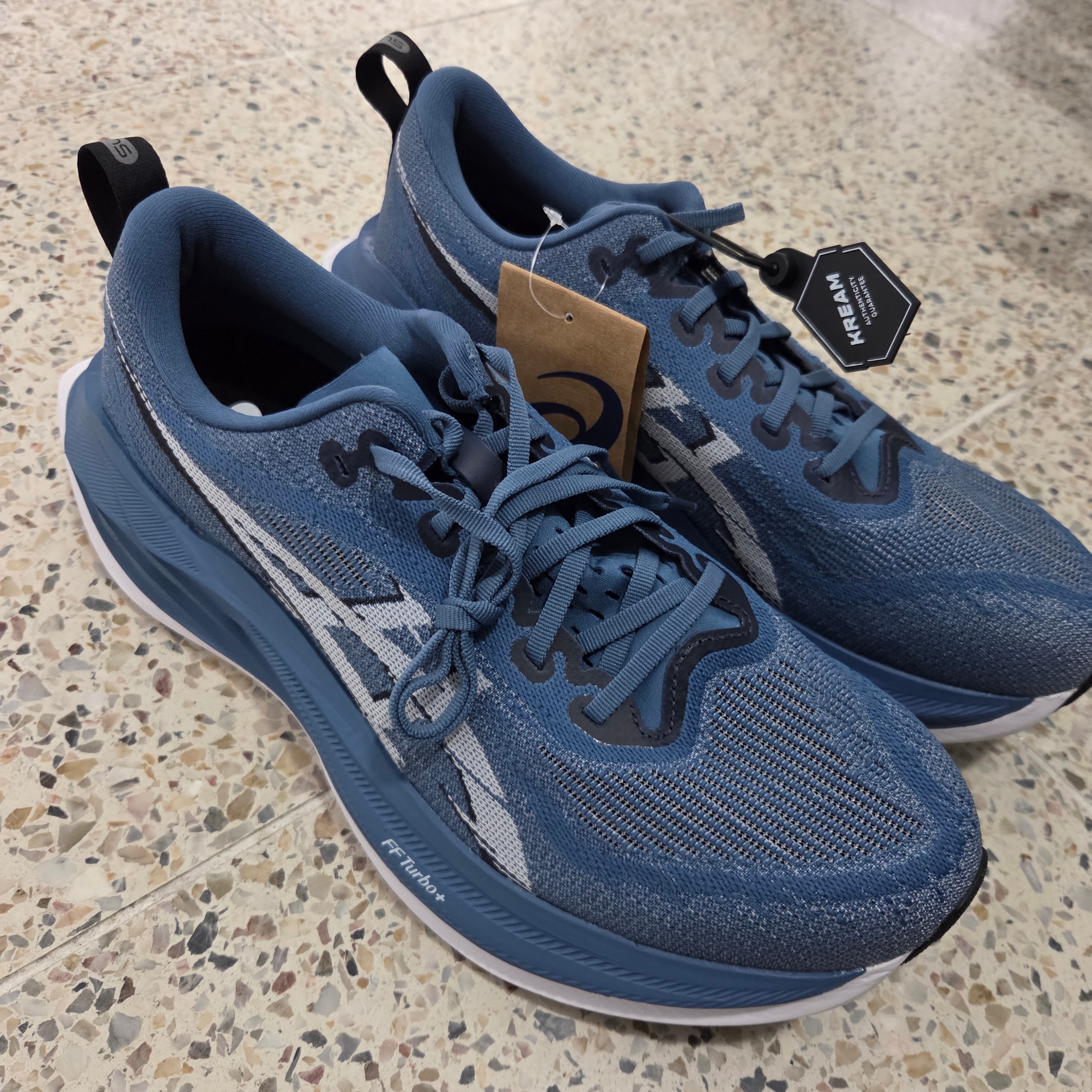 Asics Superblast 2 Winter Sea White 착용 스타일 - 2