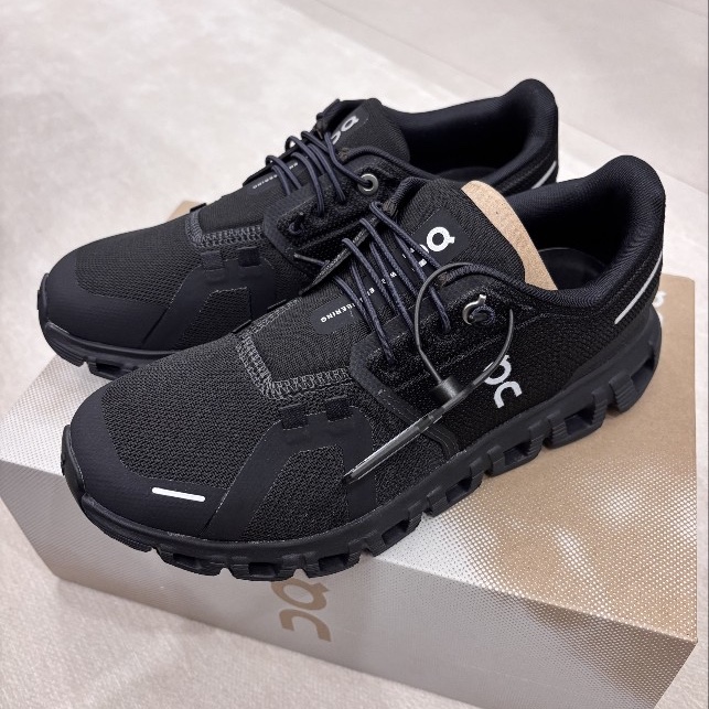(W) On Running Cloud 6 Black 착용 스타일 - 3