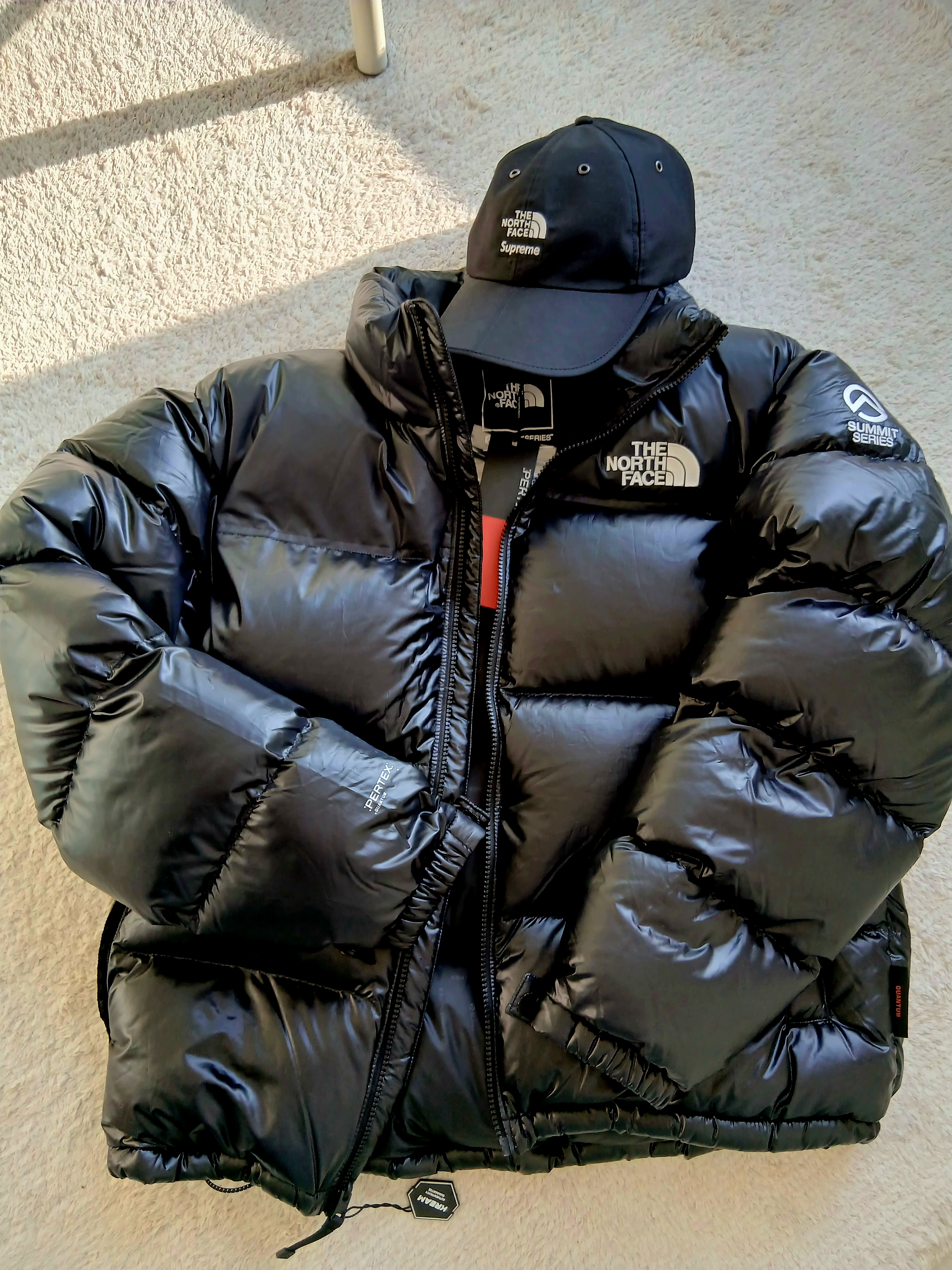 Supreme x The North Face Split 6-Panel Black - 24SS, The North Face Quantum Nuptse RDS Jacket Black 착용 스타일 - 3