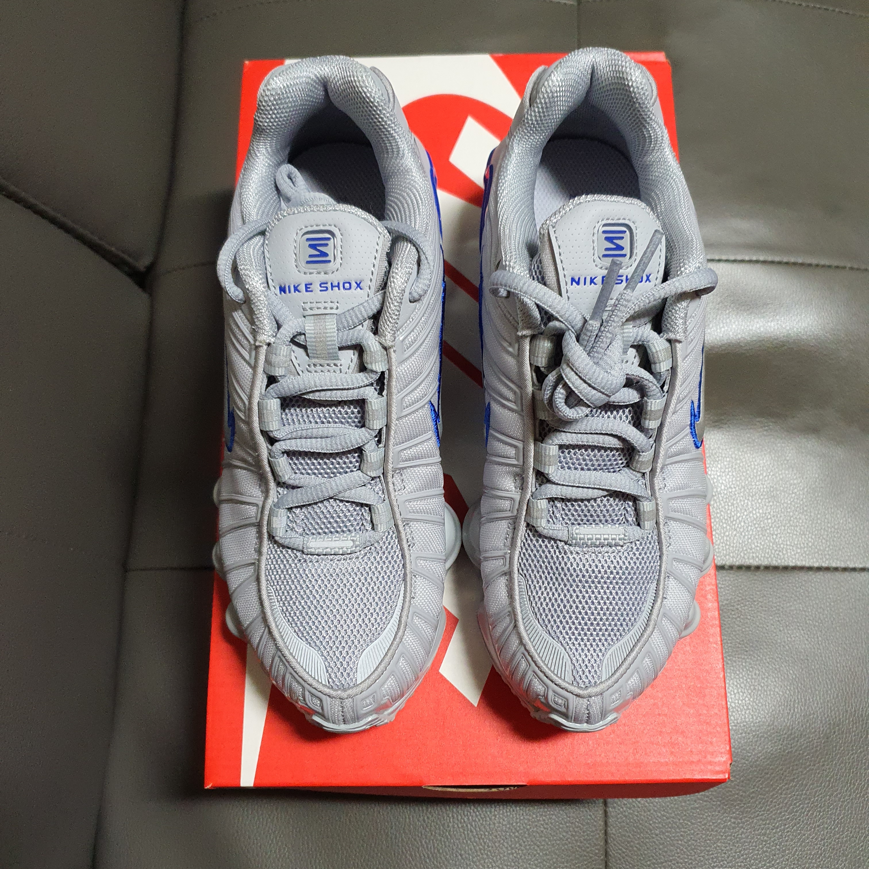 Nike Shox TL Wolf Grey Racer Blue 착용 스타일