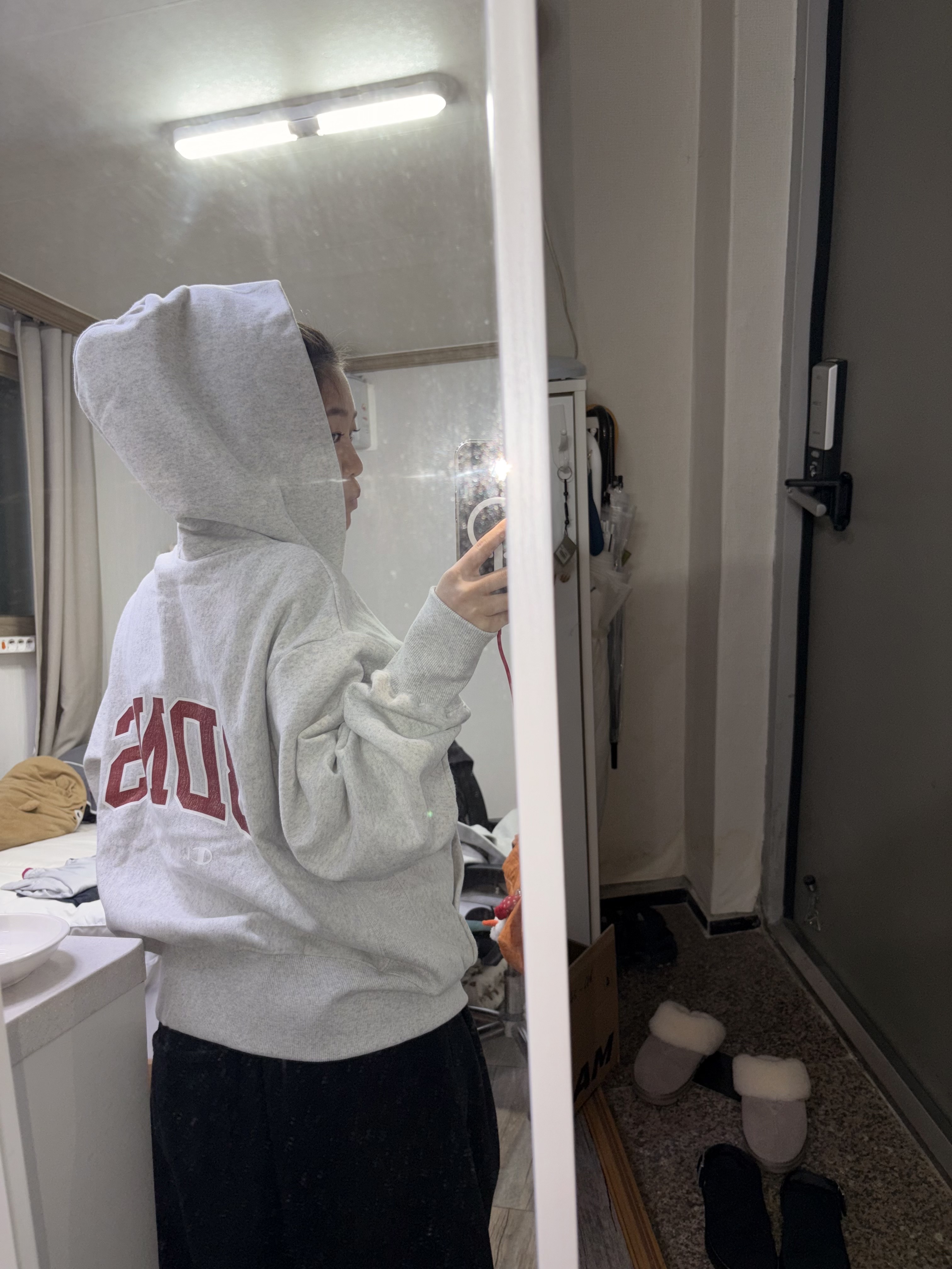 Champion x BDNS Reverse Weave BDNS Logo Hoodie Zip-Up Light Grey 착용 스타일 - 1