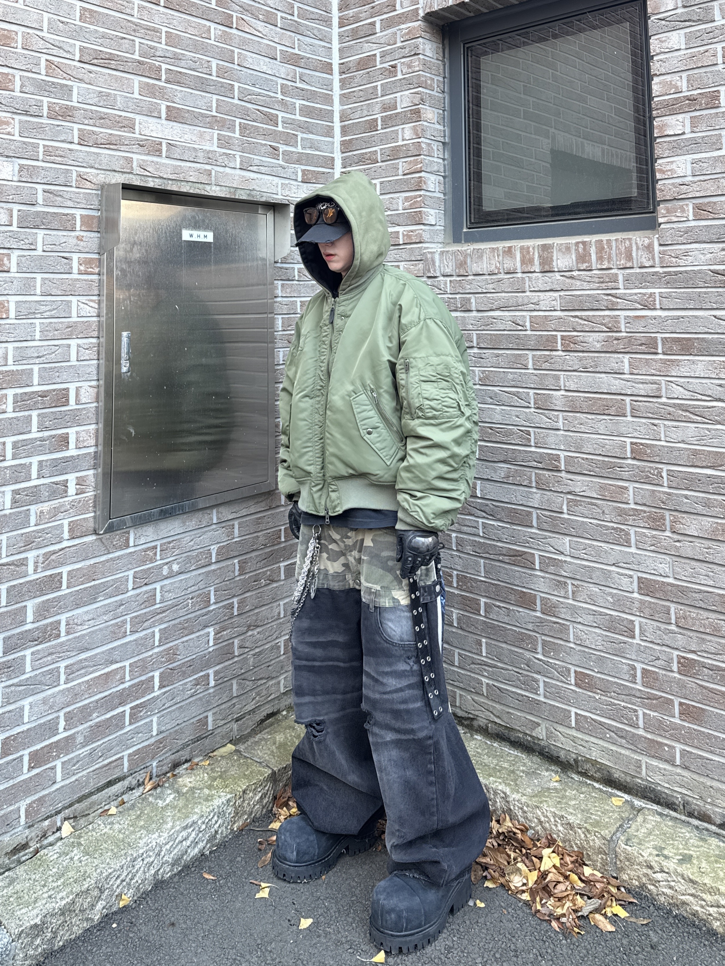 Kamien x MJD Double Hole Belt Black Shearling Calfskin, Balenciaga Stomper Bootie Black 착용 스타일 - 8
