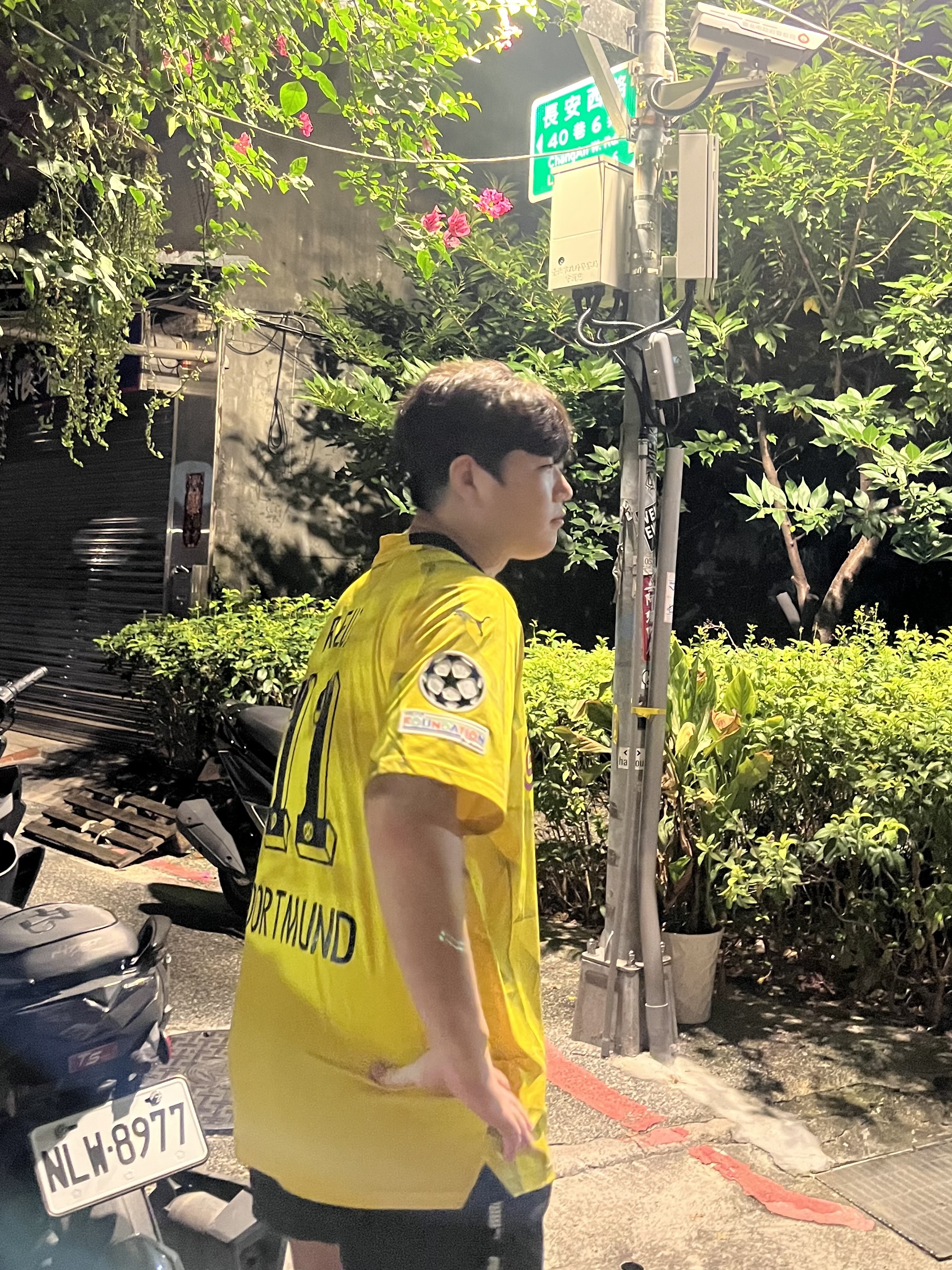 Puma Borussia Dortmund 2023/24 Player Issue Cup Jersey Yellow (Non Marking Ver.) 착용 스타일 - 1