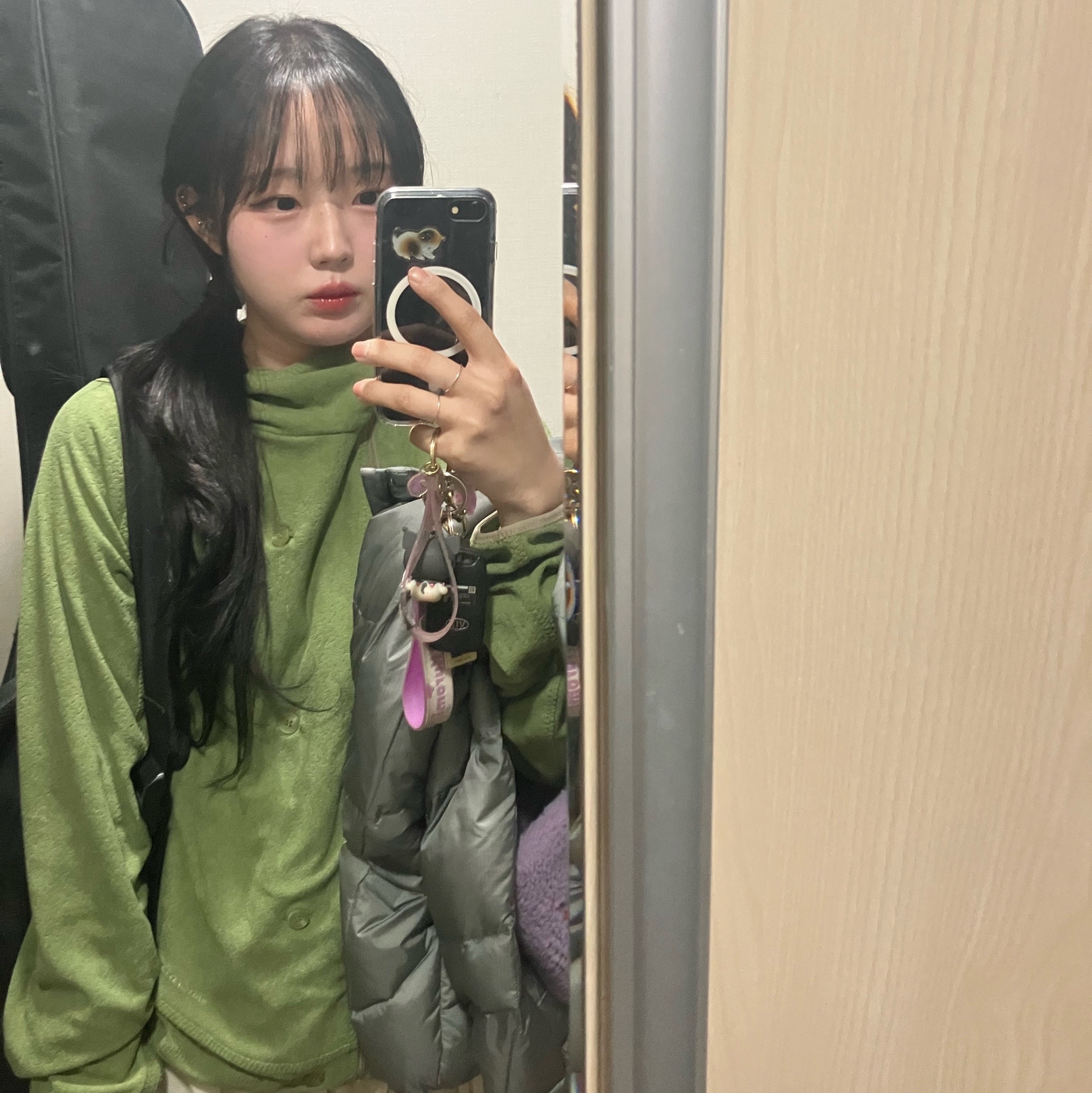 Sansan Gear Button Fleece Jacket Green 착용 스타일 - 1