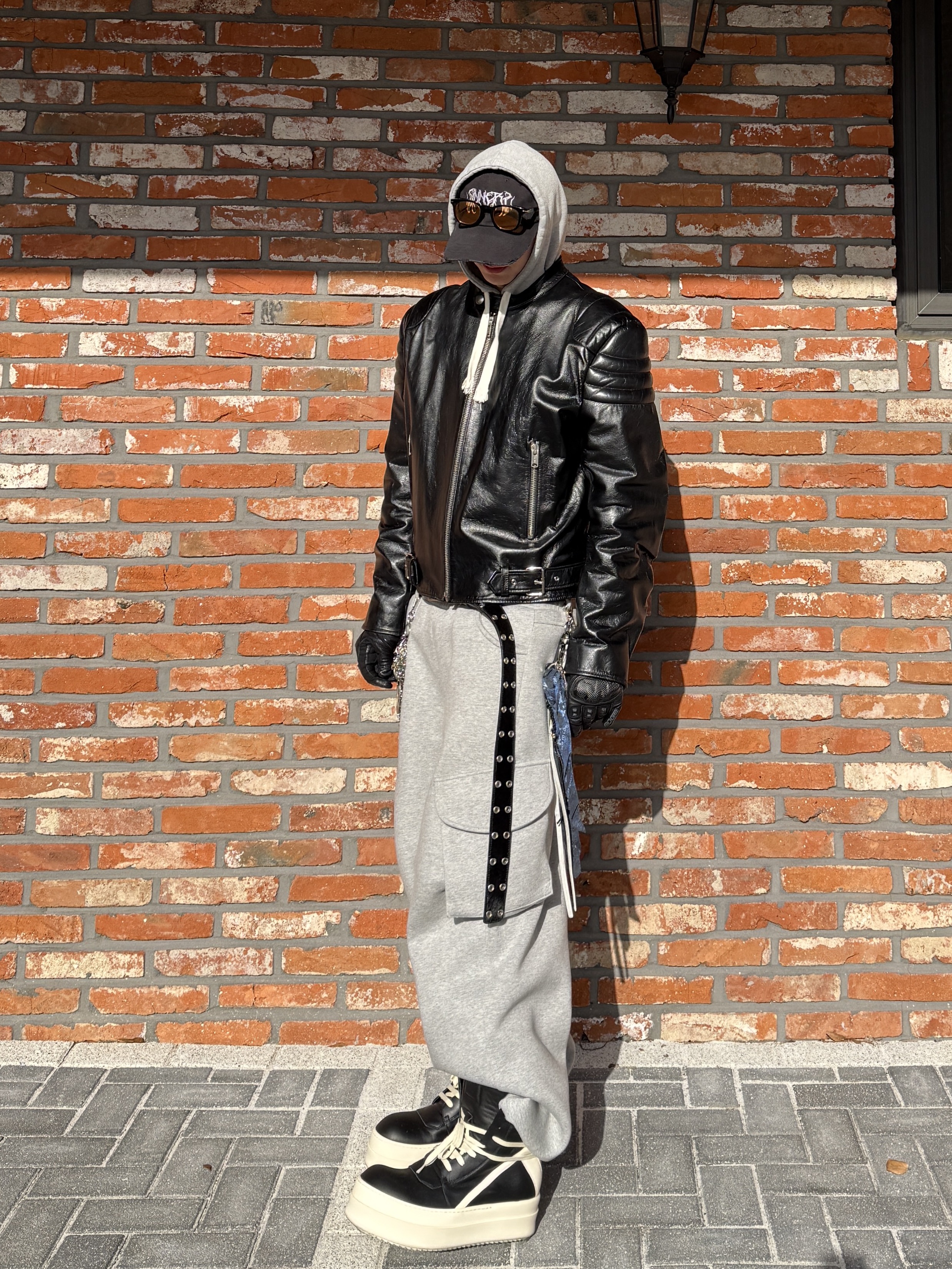 Rick Owens Hollywood Mega Bumper Geobasket in Full Grain Calf Leather Black Milk, Kamien x MJD Double Hole Belt Black Shearling Calfskin 착용 스타일 - 2