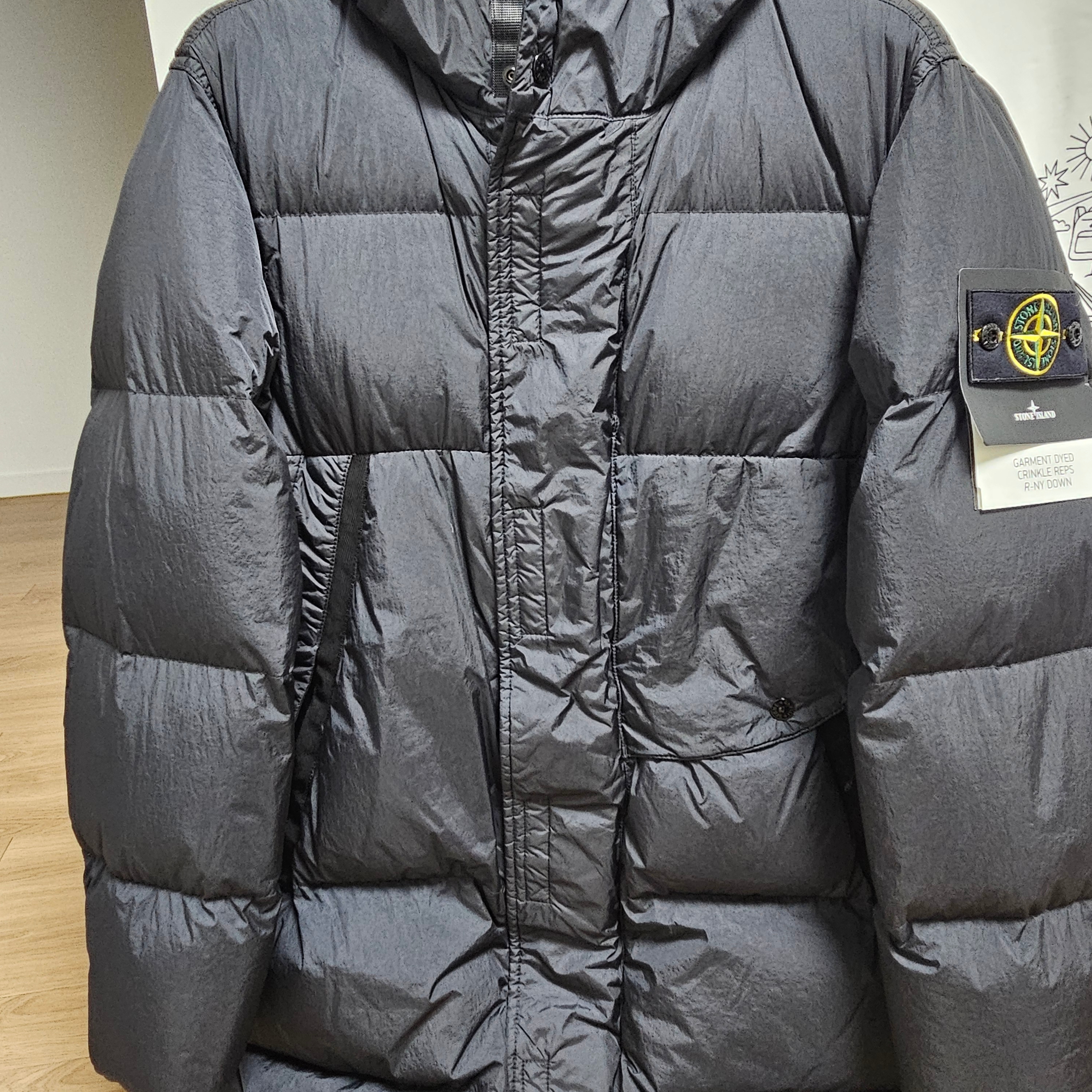 Stone Island 70323 Garment Dyed Crinkle Reps Recycled Nylon Down Navy - 23FW 착용 스타일