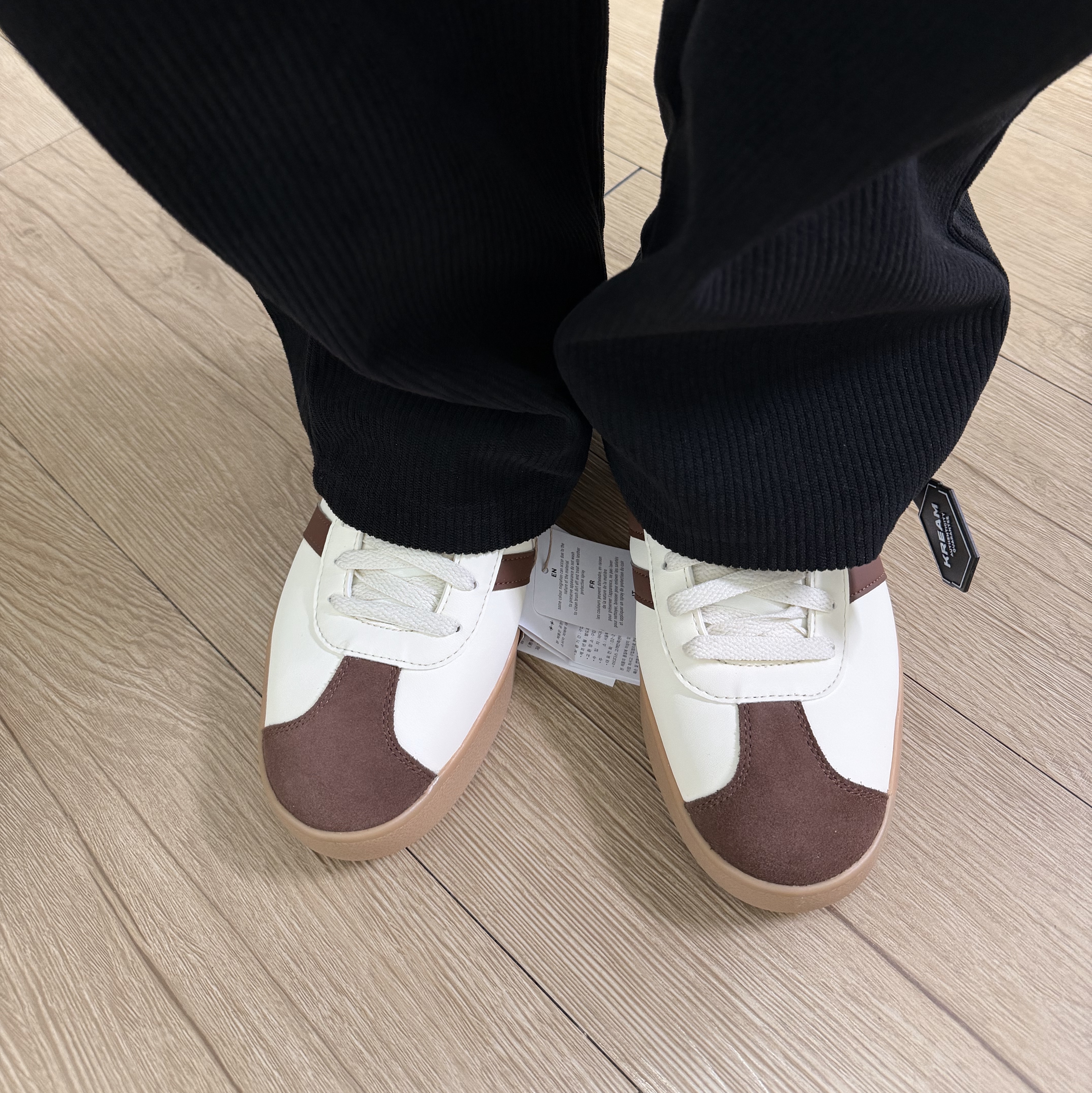Adidas VL Court 2.0 Cream Brown 착용 스타일 - 2