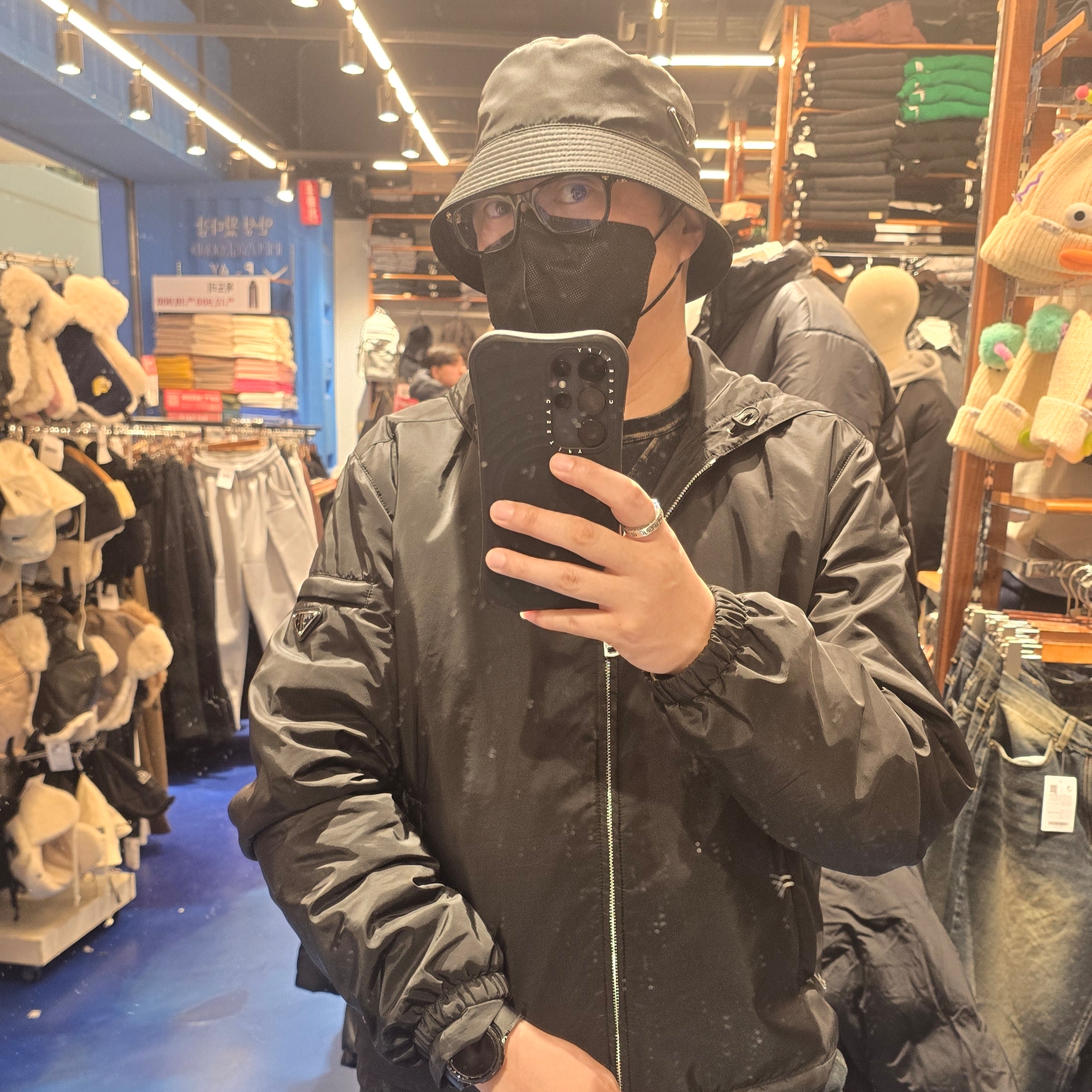 Chrome Hearts Evagilist Black Shiny Silver, Prada Re-Nylon Jacket Black 착용 스타일