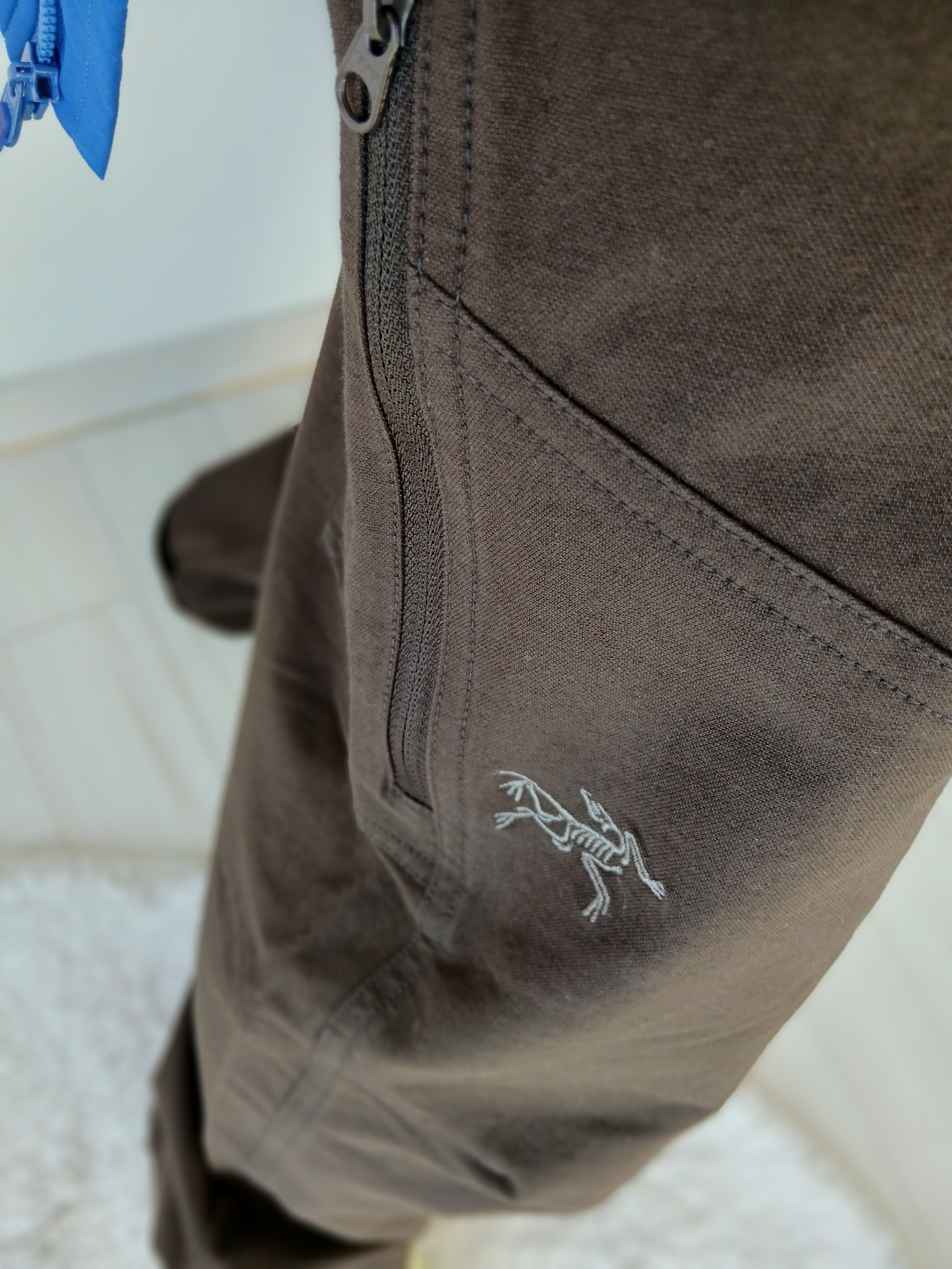 Arc'teryx Atom SV Hoody Vitality, Arc'teryx Cronin Cotton Pants Carob 착용 스타일 - 6