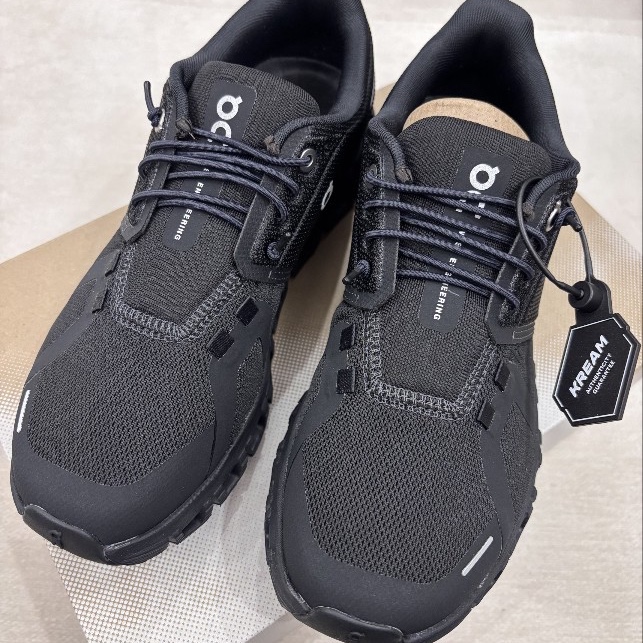 (W) On Running Cloud 6 Black 착용 스타일 - 2