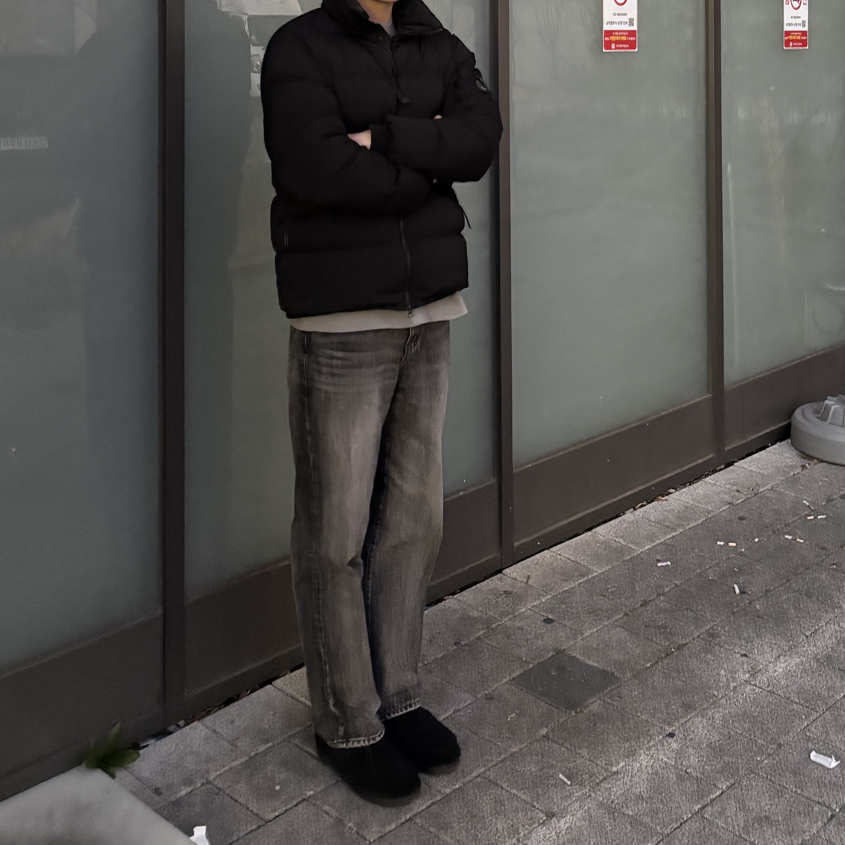 Acne Studios Fonbar Face Crewneck Sweatshirt Light Grey Melange, GU Real Leather Moccasin Shoes Black 착용 스타일 - 2