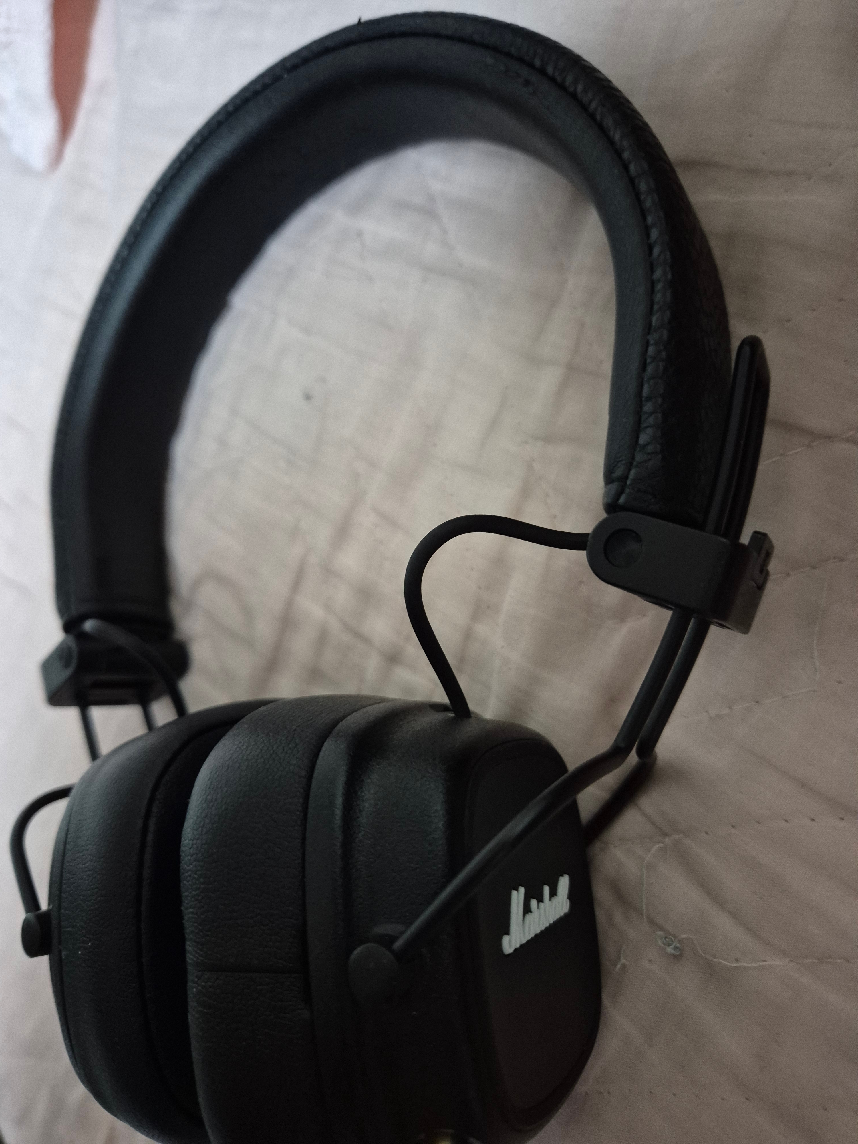 Marshall Major IV Black (Korean Ver.) 착용 스타일