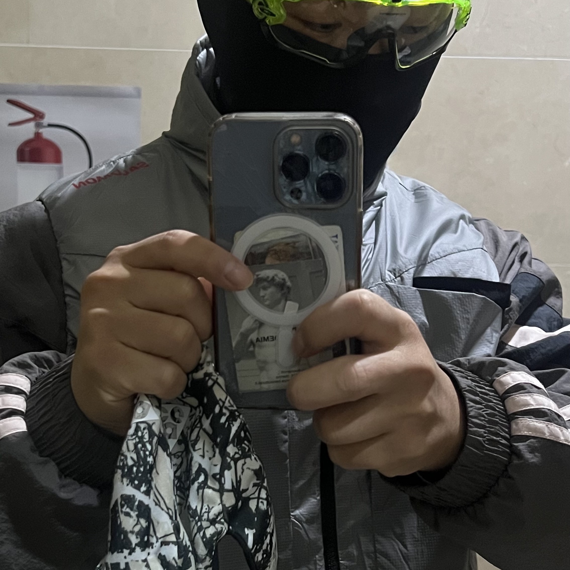 Salomon Sentier Vest Silver, COLDWARM Waffle Warmer Hoodie (Black Color) 착용 스타일 - 3