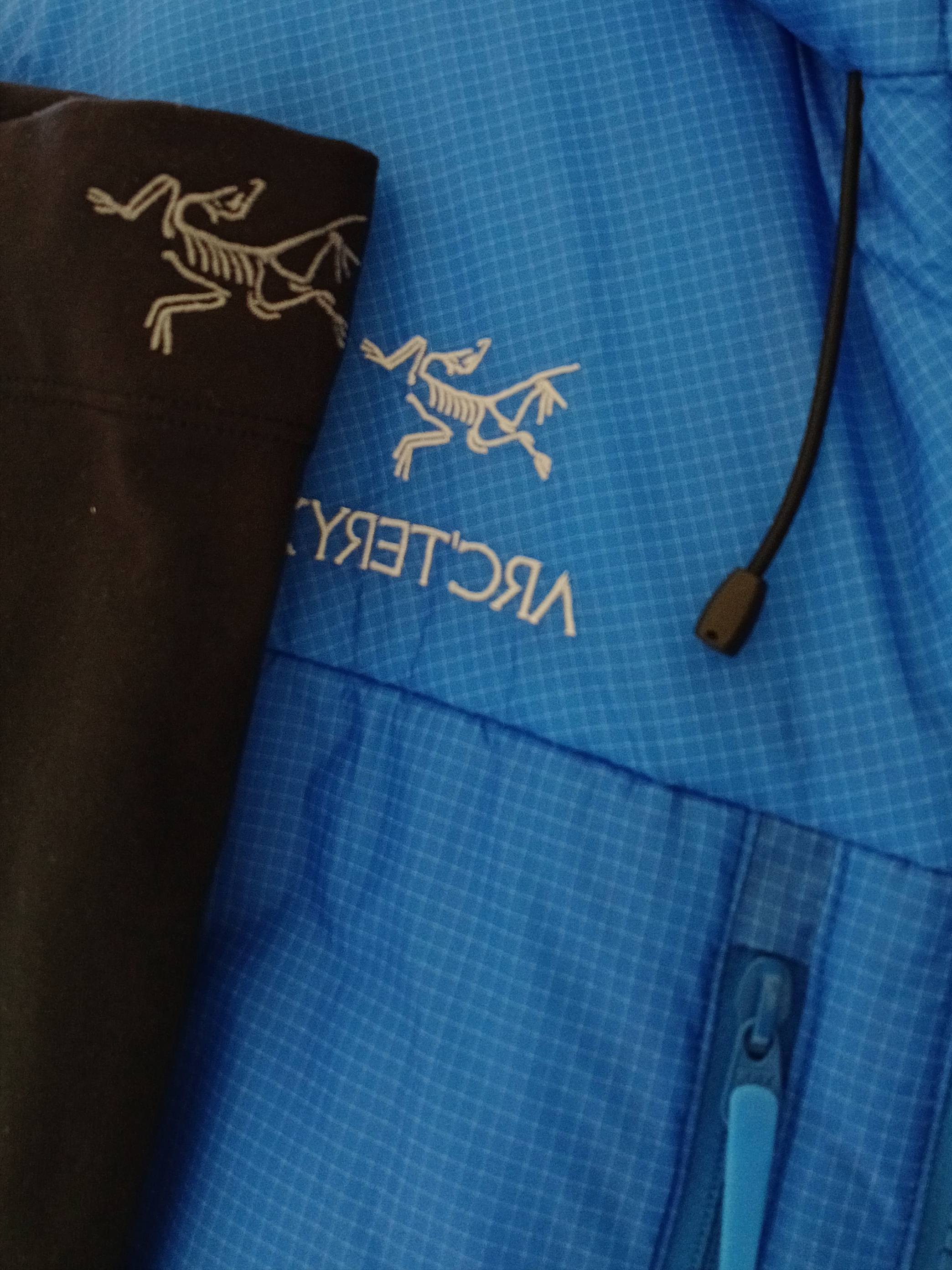 Arc'teryx Rho Neck Gaiter Long Black, Arc'teryx Nuclei SV Parka  LT Vitality 착용 스타일 - 1