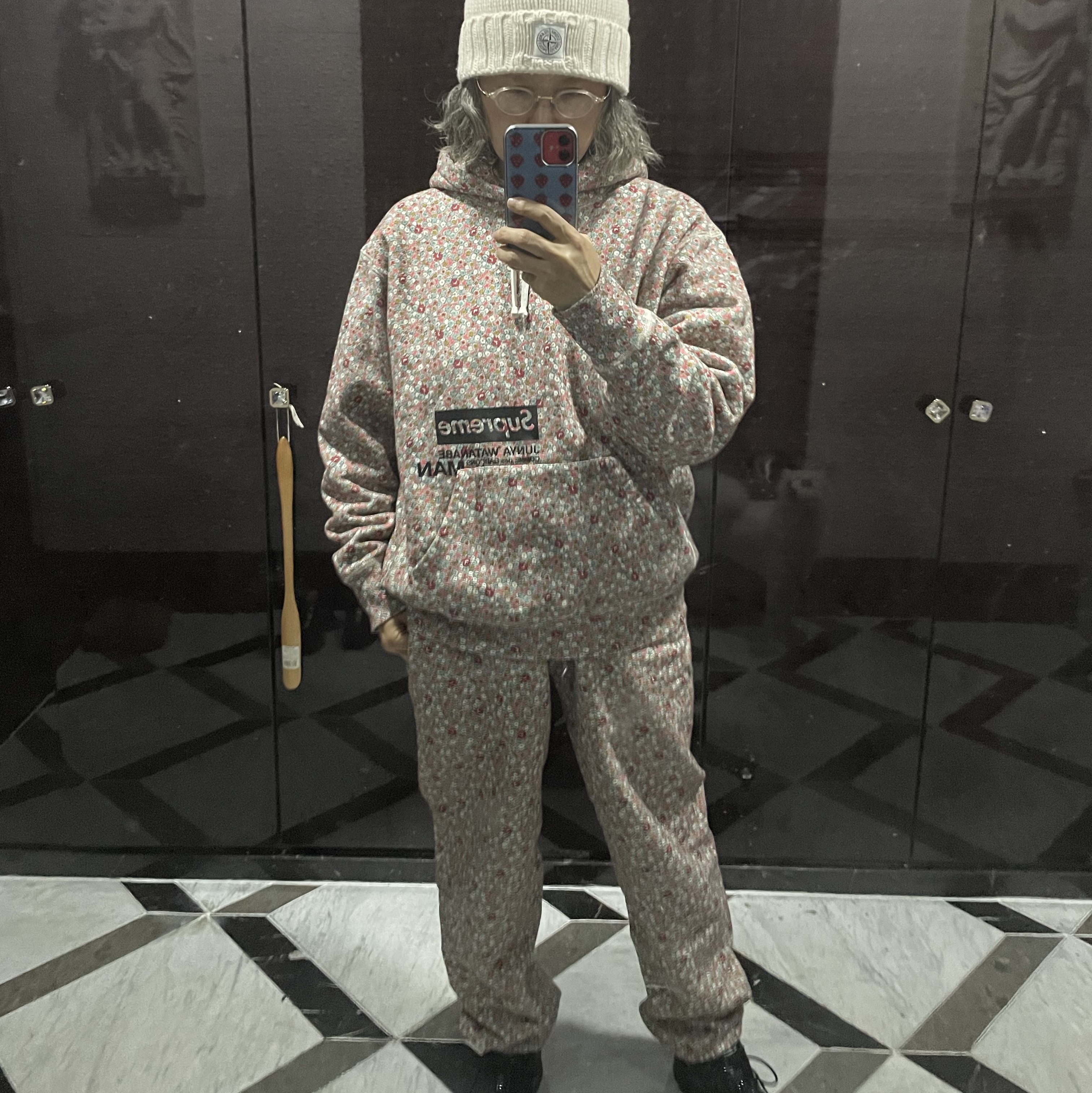 Supreme x Comme des Garcons Junya Watanabe Man Sweatpants Pink Flowers - 21FW 착용 스타일 - 1