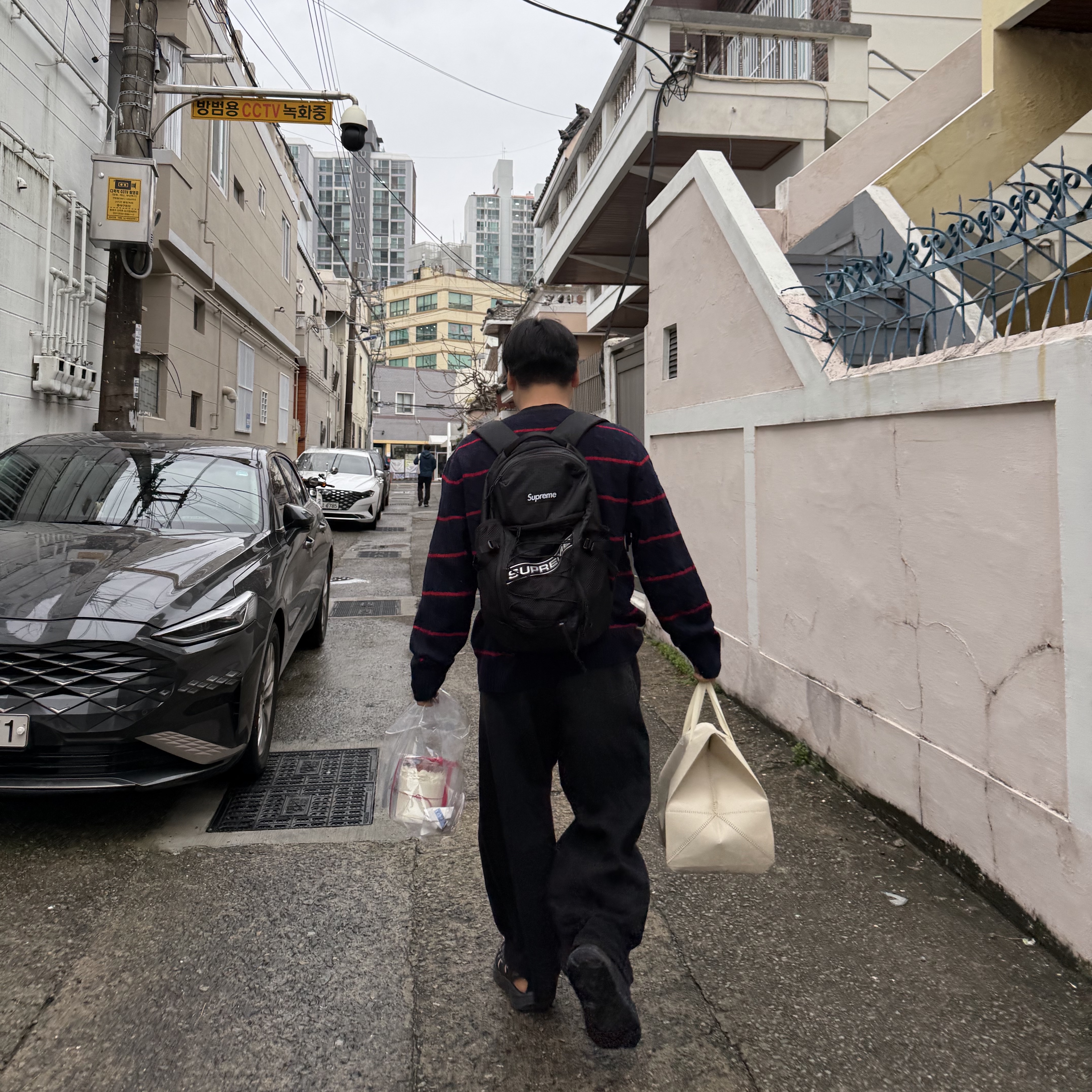 Supreme Backpack Black - 23FW 착용 스타일